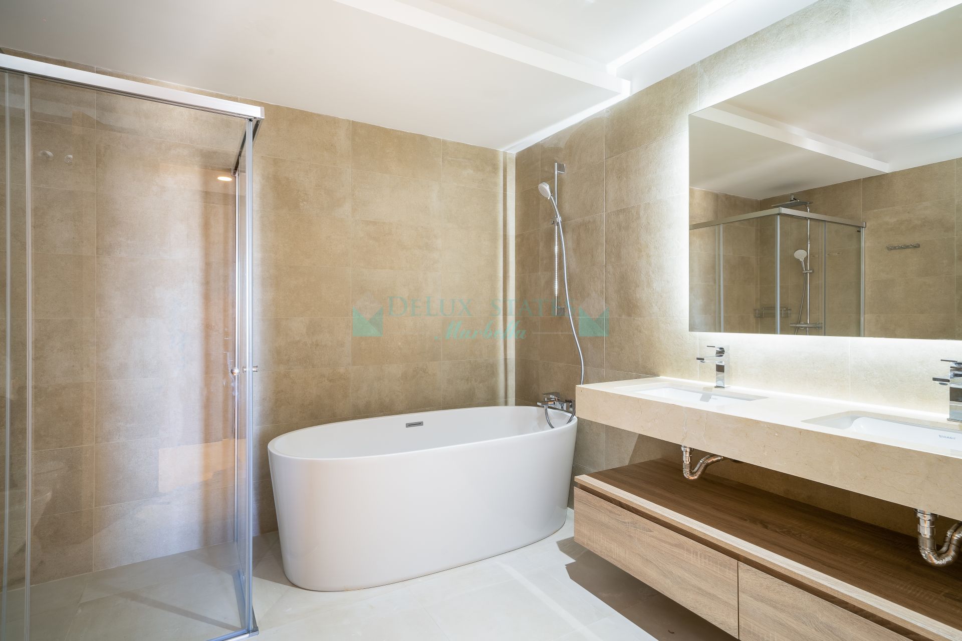 Villa for sale in La Alqueria, Benahavis