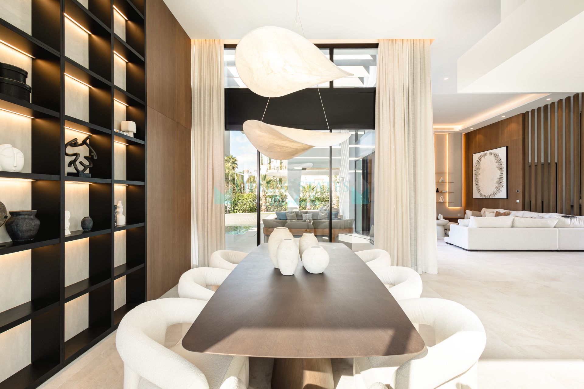 Villa for sale in Nueva Andalucia