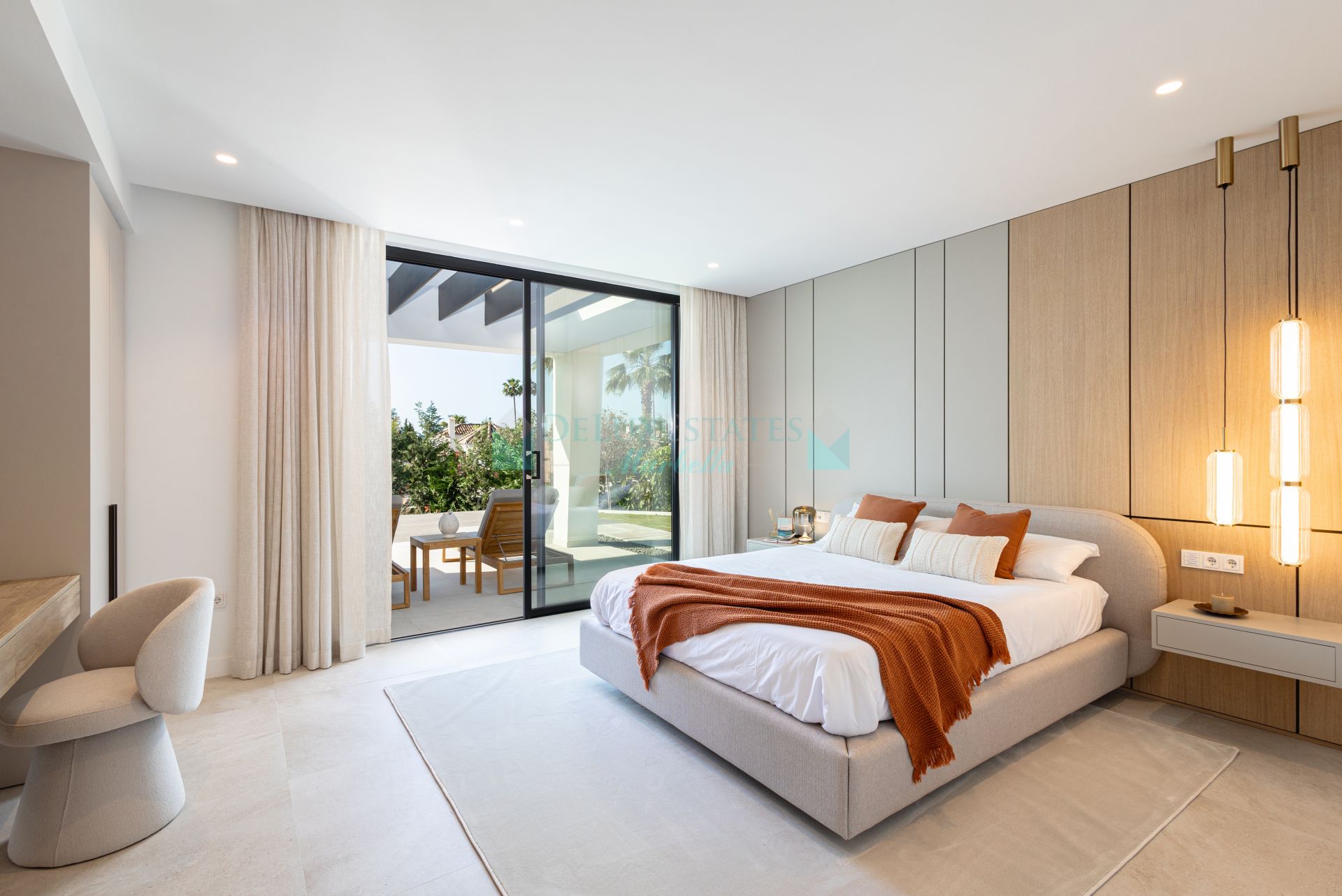 Villa for sale in Nueva Andalucia