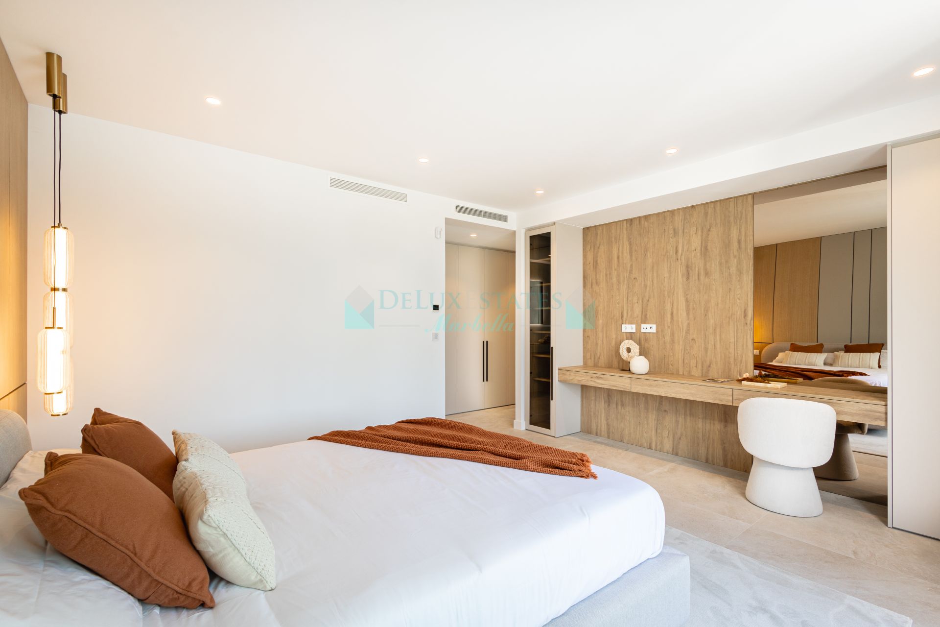 Villa for sale in Nueva Andalucia