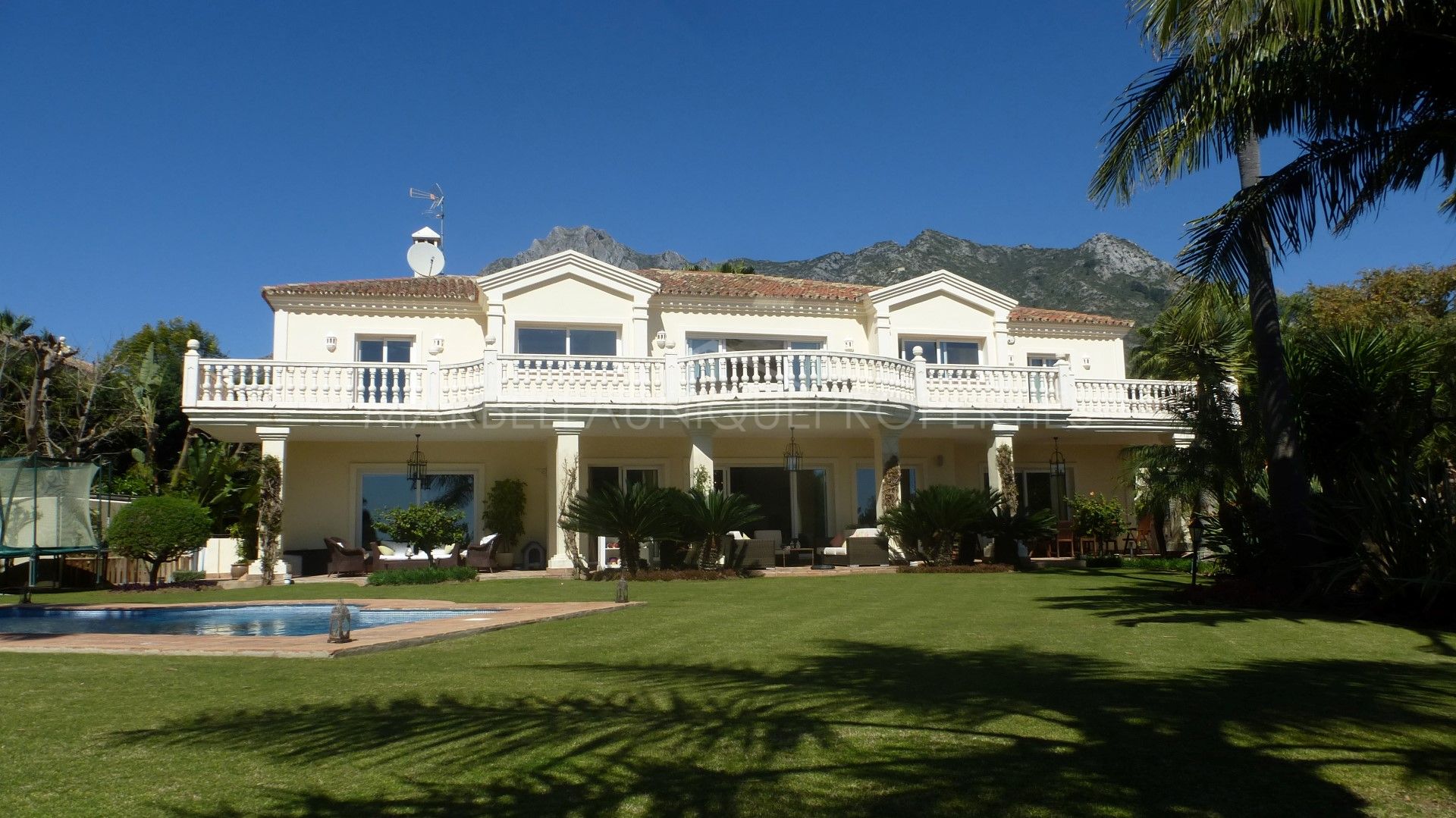 Excepcional villa de 6 dormitorios en Sierra Blanca, Milla de Oro de Marbella