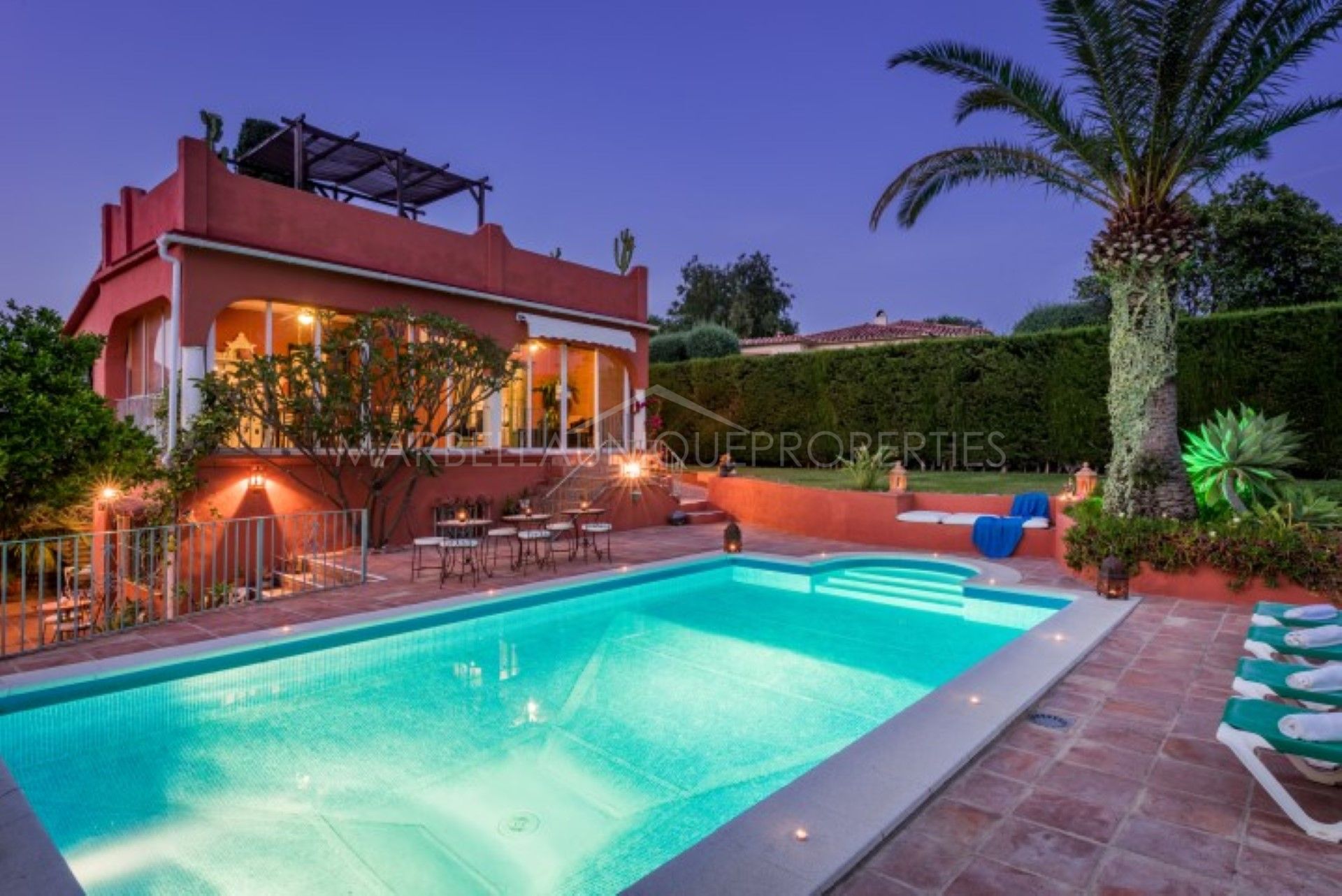 Villa de estilo andaluz de 7 dormitorios en El Real Panorama, Marbella Este