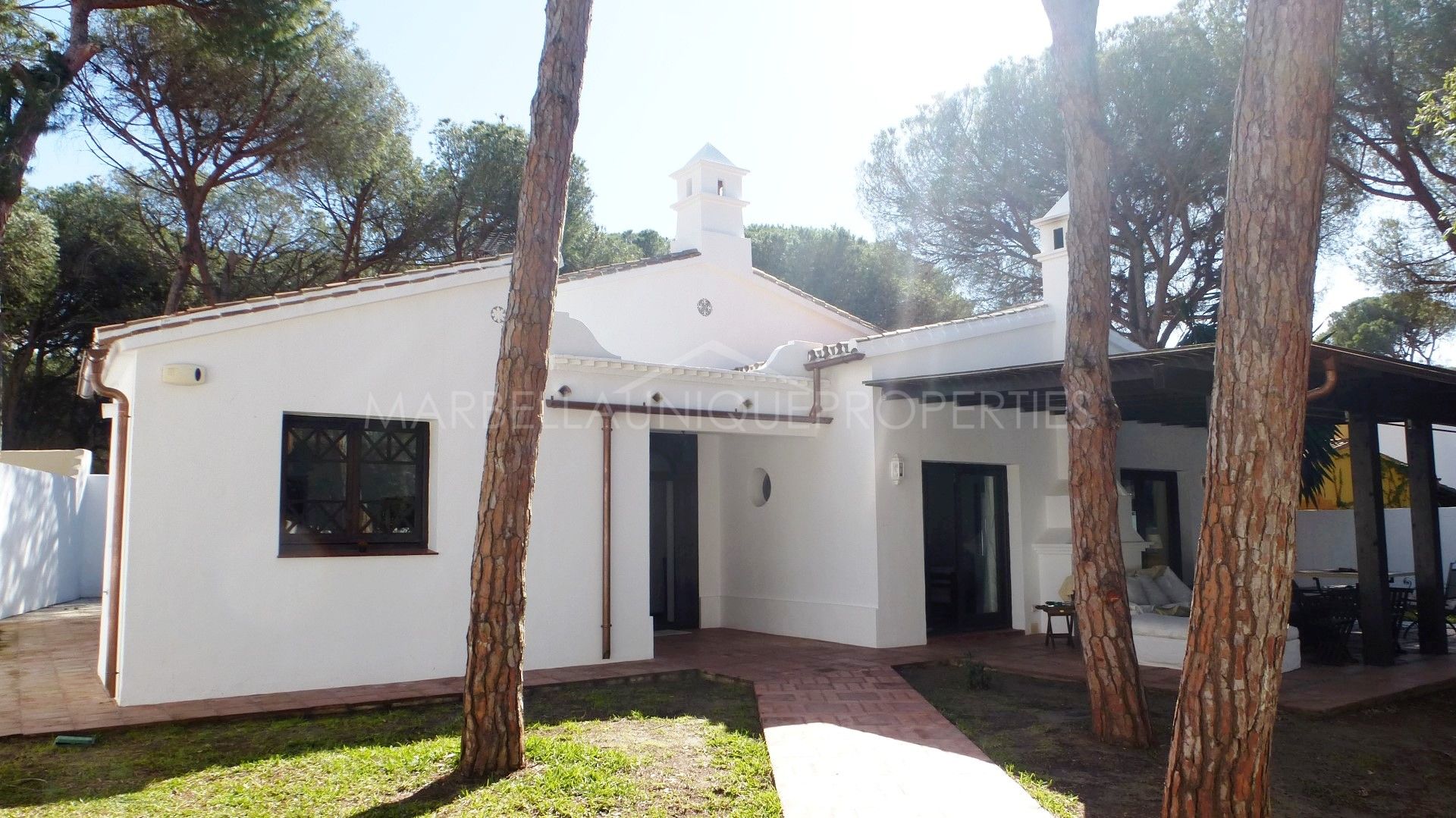 Traditional Andalusian style white villa in Elviria
