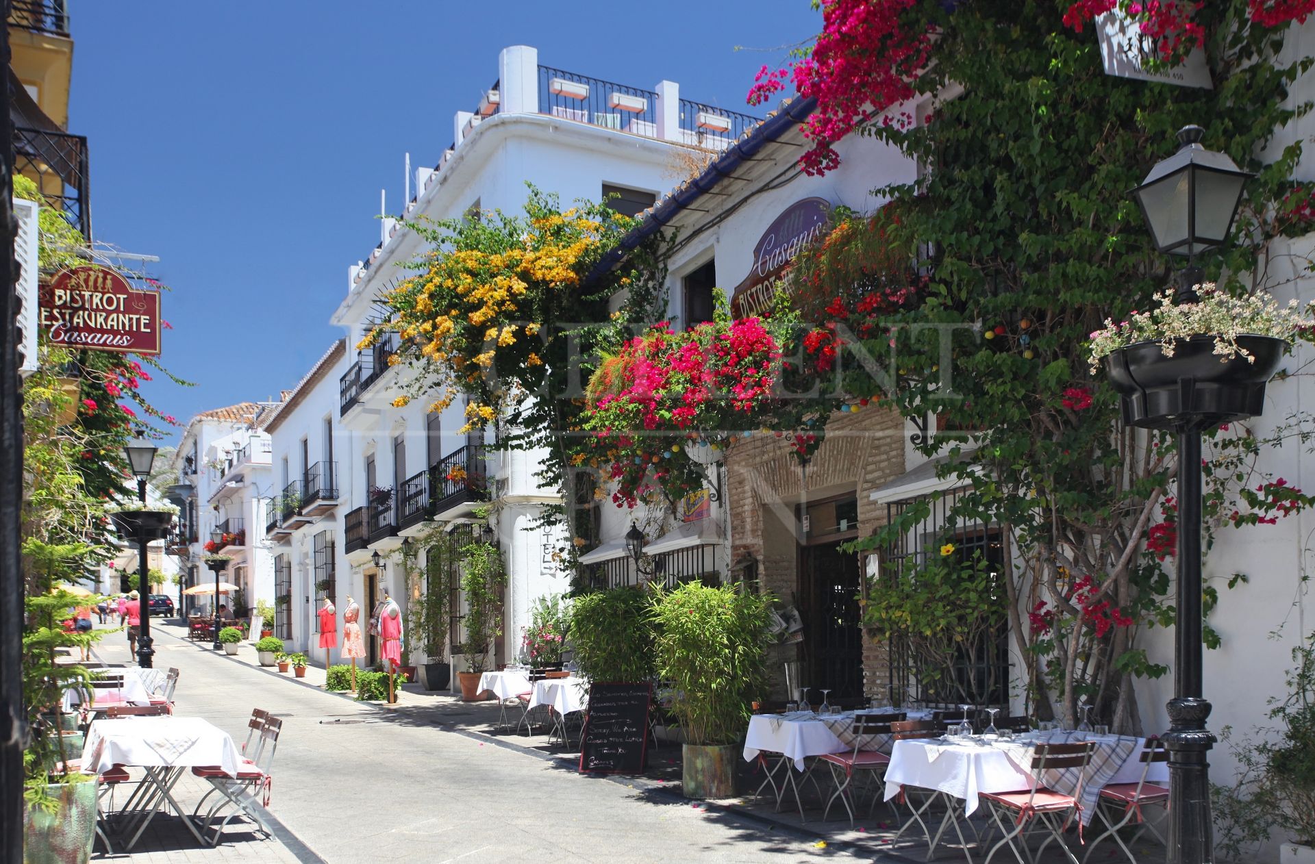 Жилой комплекс Marbella Lake, Новая Андалусия