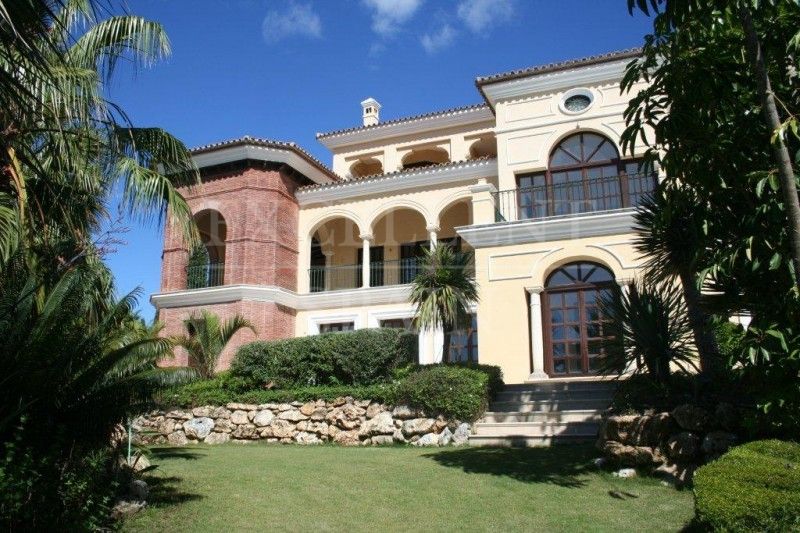 Villa in El Paraiso, Estepona