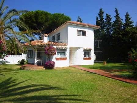 Villa in Marbesa, Marbella East