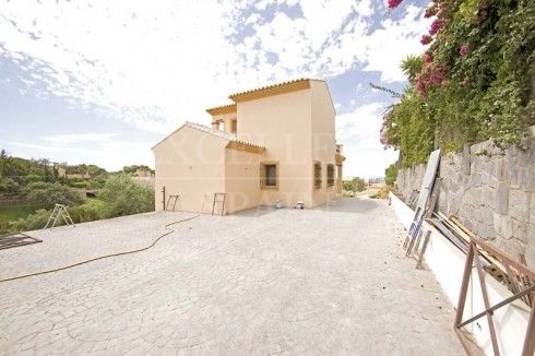 Villa in El Rosario, Marbella East