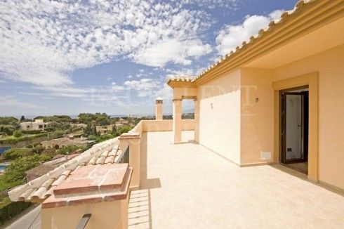 Villa in El Rosario, Marbella East