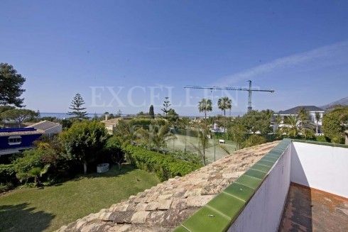 Villa in Los Monteros Playa, Marbella Oost