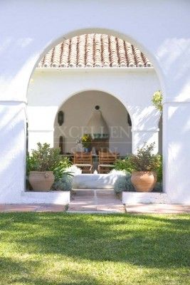 Villa in Los Monteros Playa, Marbella Oost