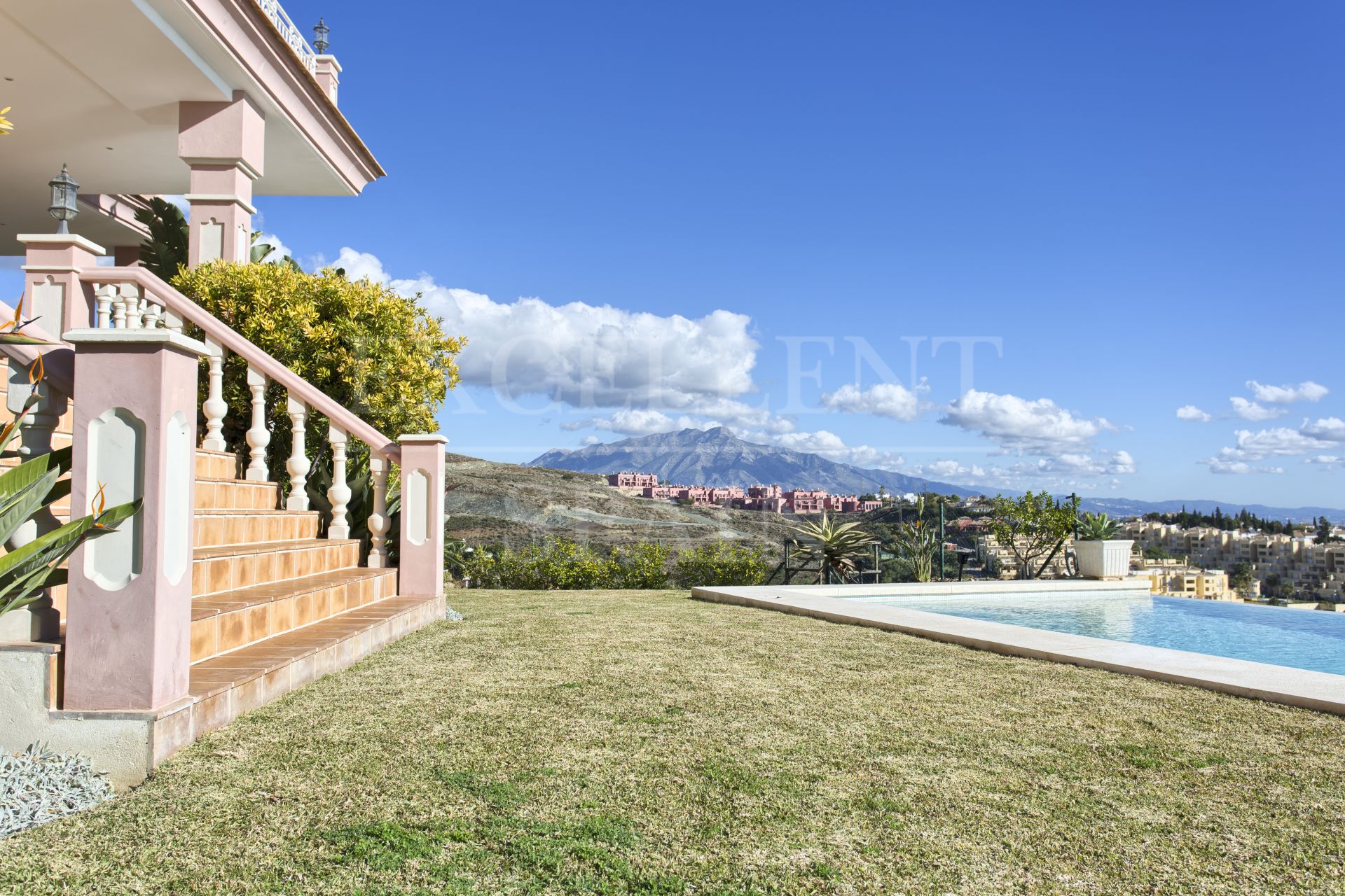 Villa in Los Flamingos, Benahavis