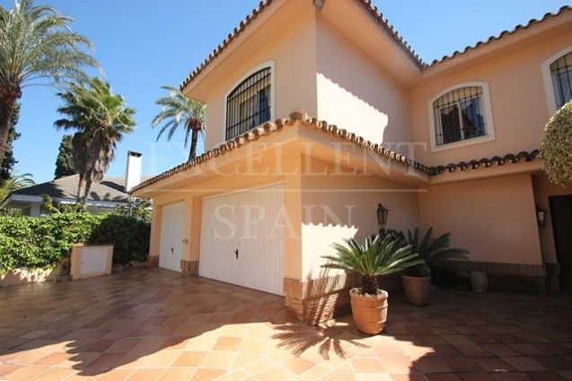 Villa in Los Monteros Playa, Marbella East