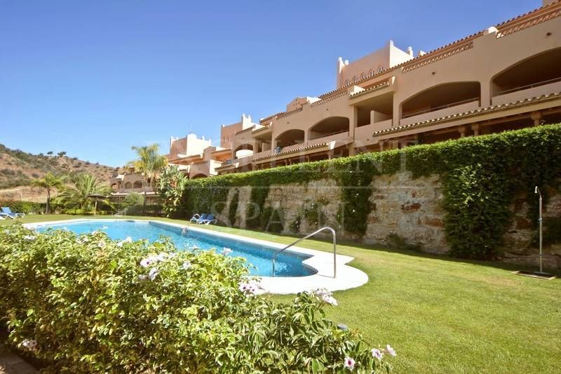 Santa Maria Village, Elviria, Marbella East, mehrere rabattierte Wohnung zum Verkauf