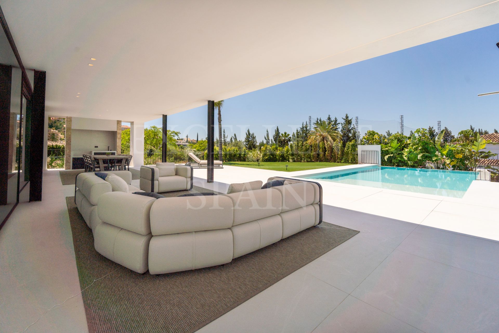 Villa in Nueva Andalucia