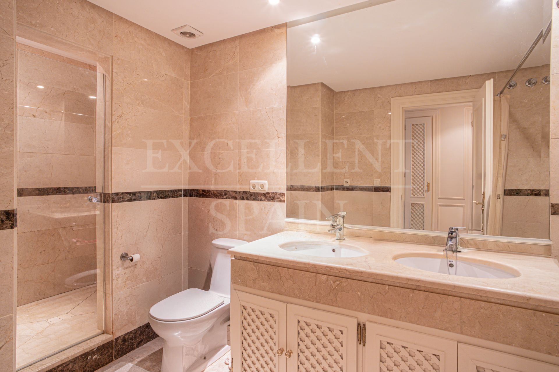 Appartement begane grond in Alminar de Marbella, Nueva Andalucia
