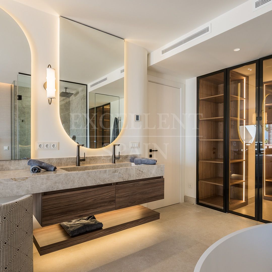 Penthouse in Bahía del Velerín, Estepona