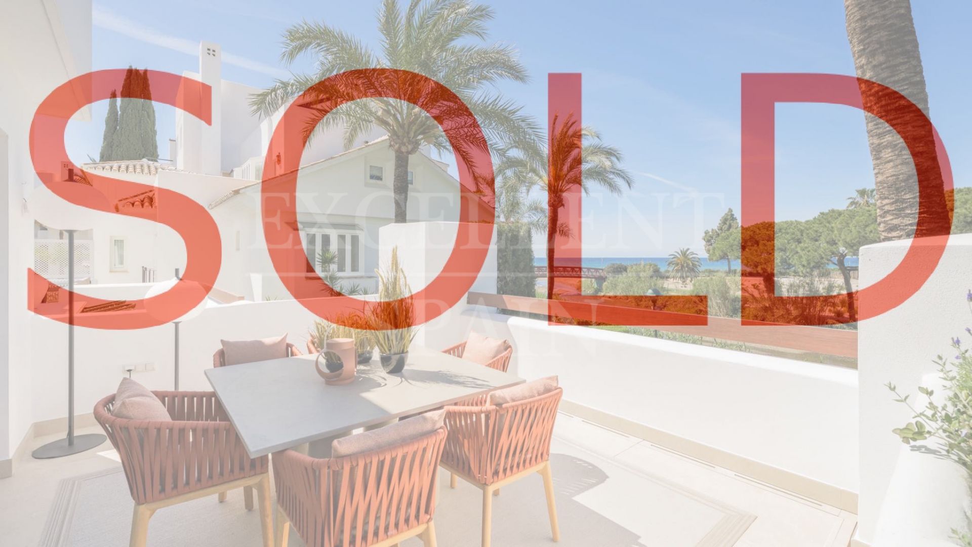 Luxury Renovated Beachfront Apartment with Great Sea and Mountain Views in Los Monteros Palm Beach, Marbella East