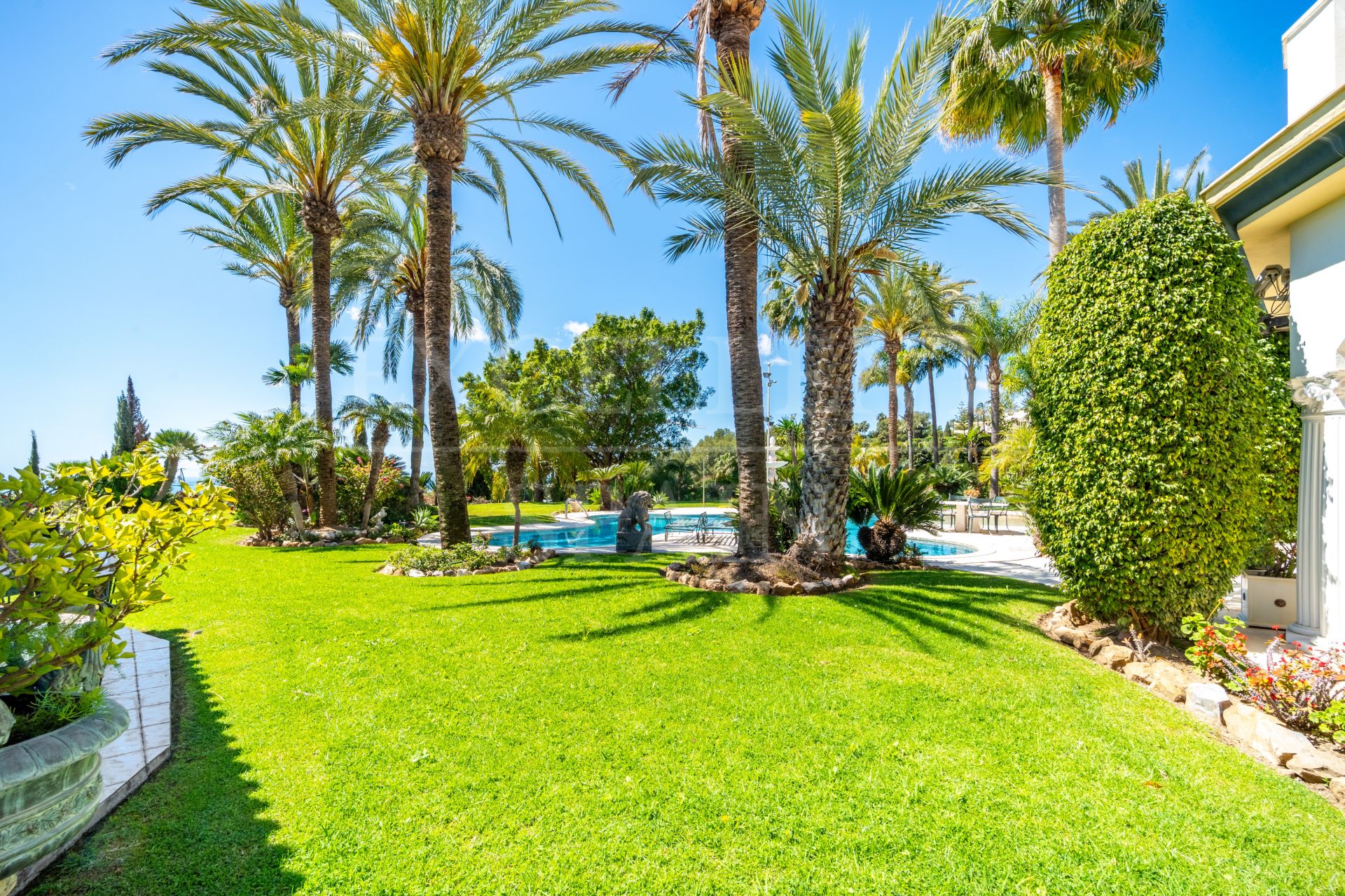 Villa in Cascada de Camojan, Marbella Golden Mile