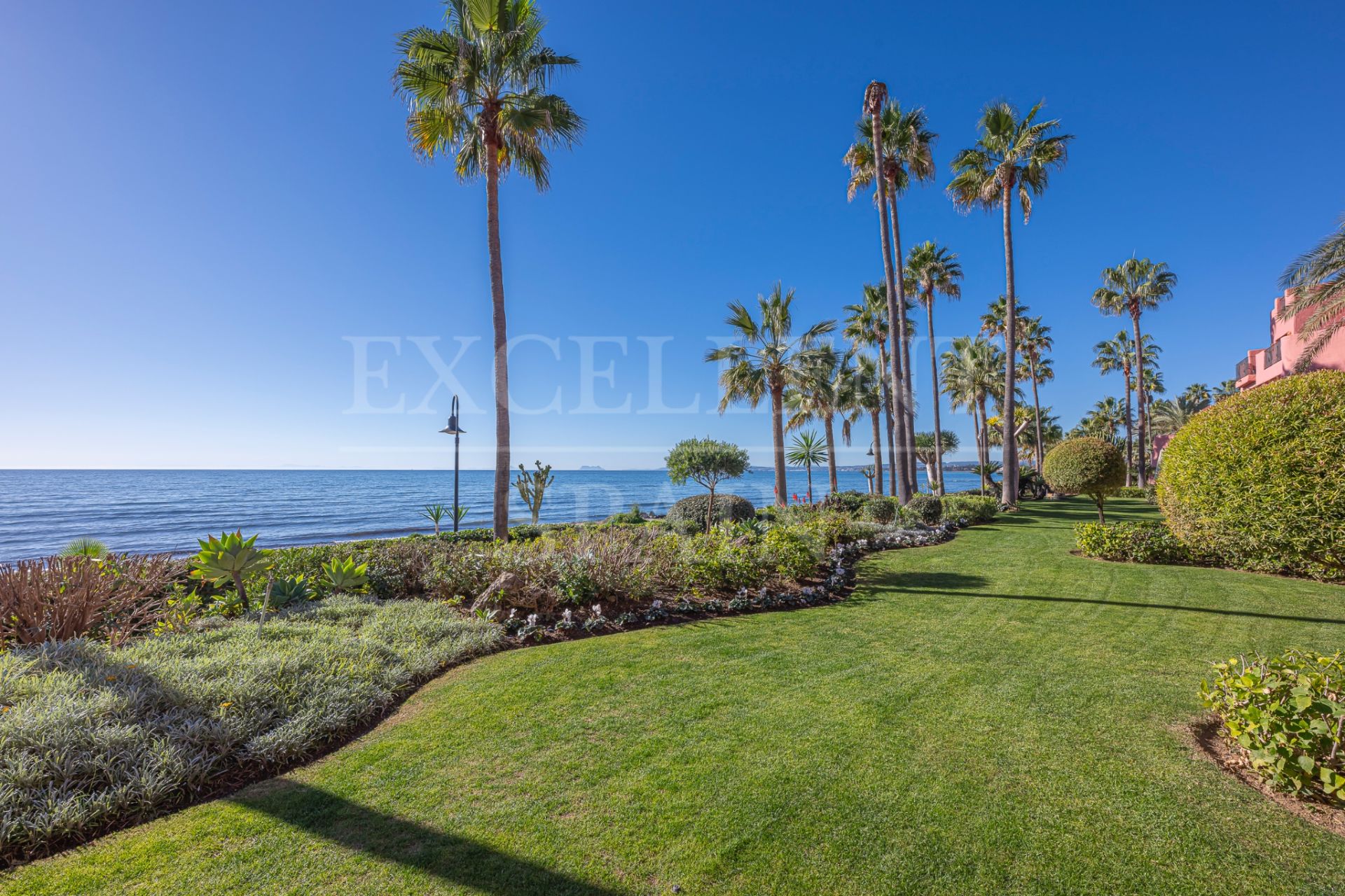 Ground Floor Apartment in Menara Beach, Estepona