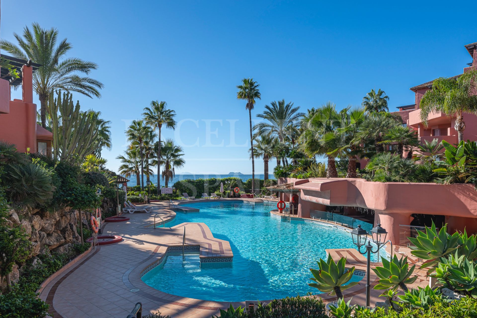 Ground Floor Apartment in Menara Beach, Estepona