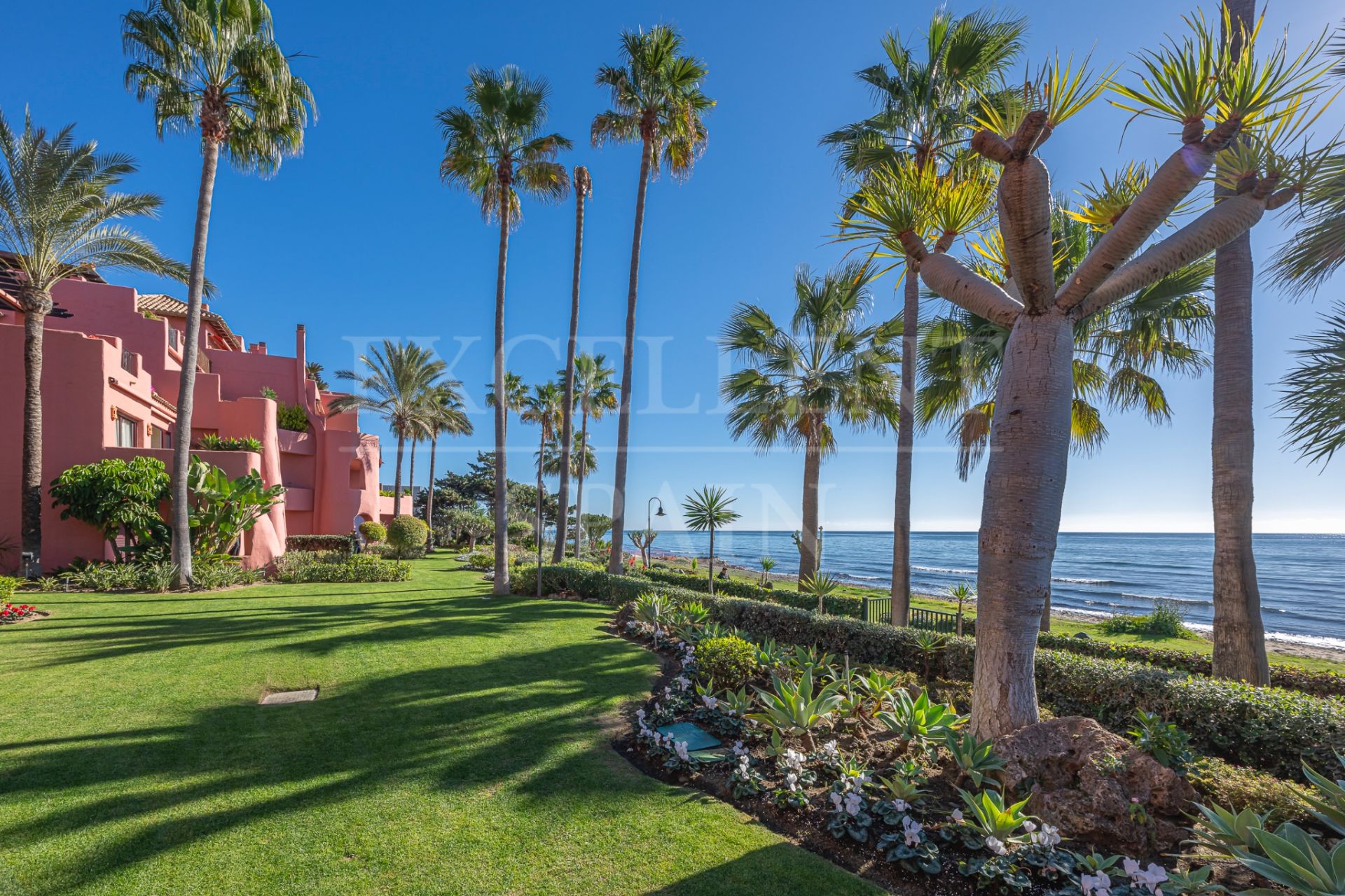Ground Floor Apartment in Menara Beach, Estepona