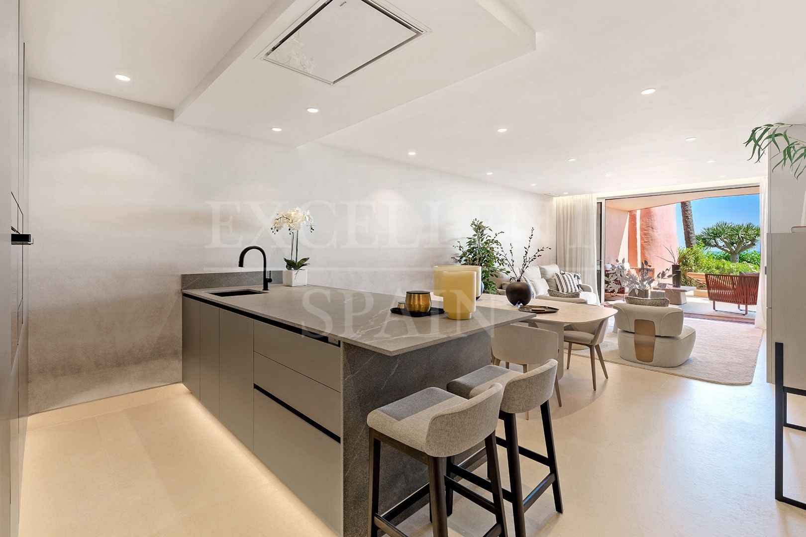 Ground Floor Apartment in Menara Beach, Estepona