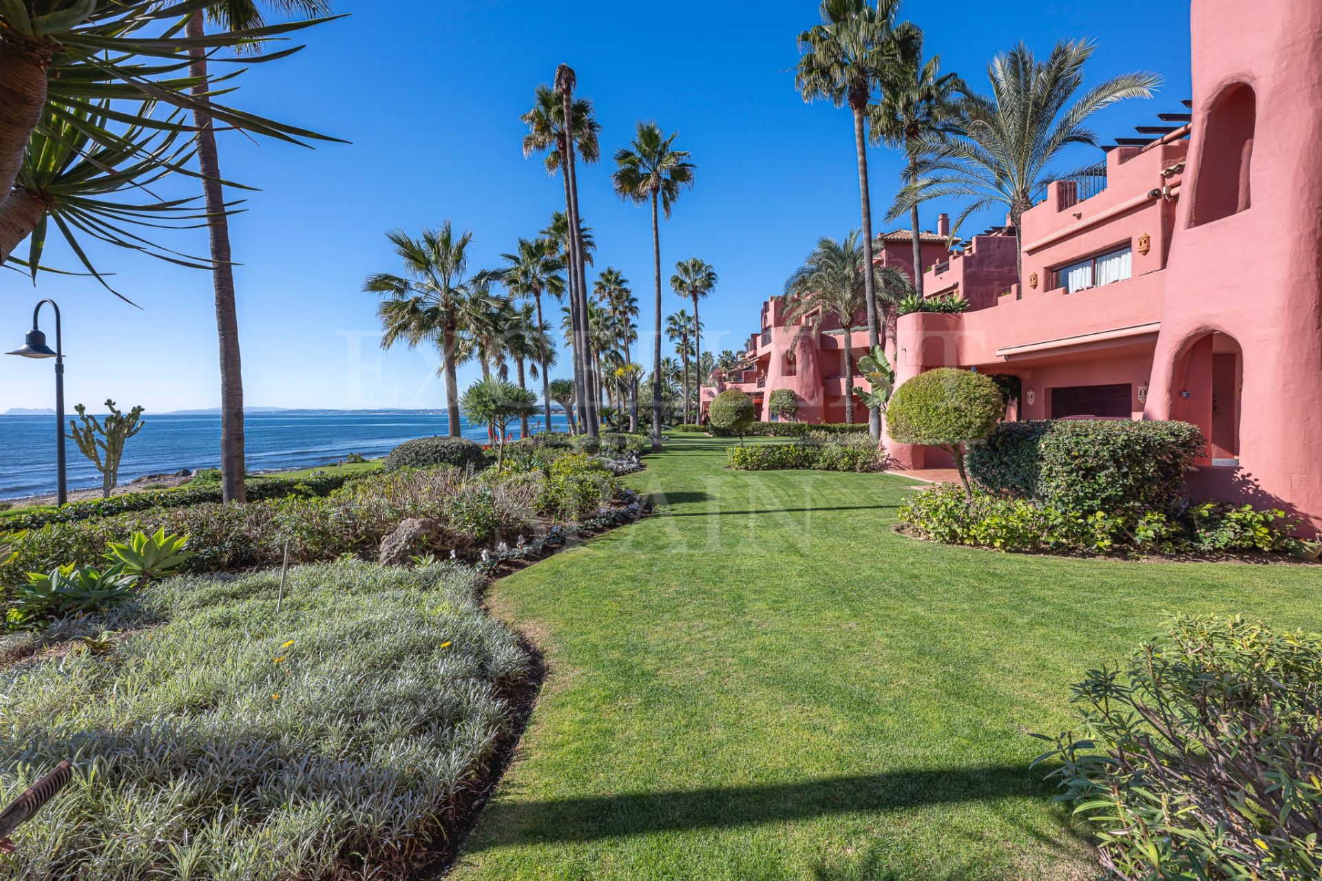 Ground Floor Apartment in Menara Beach, Estepona