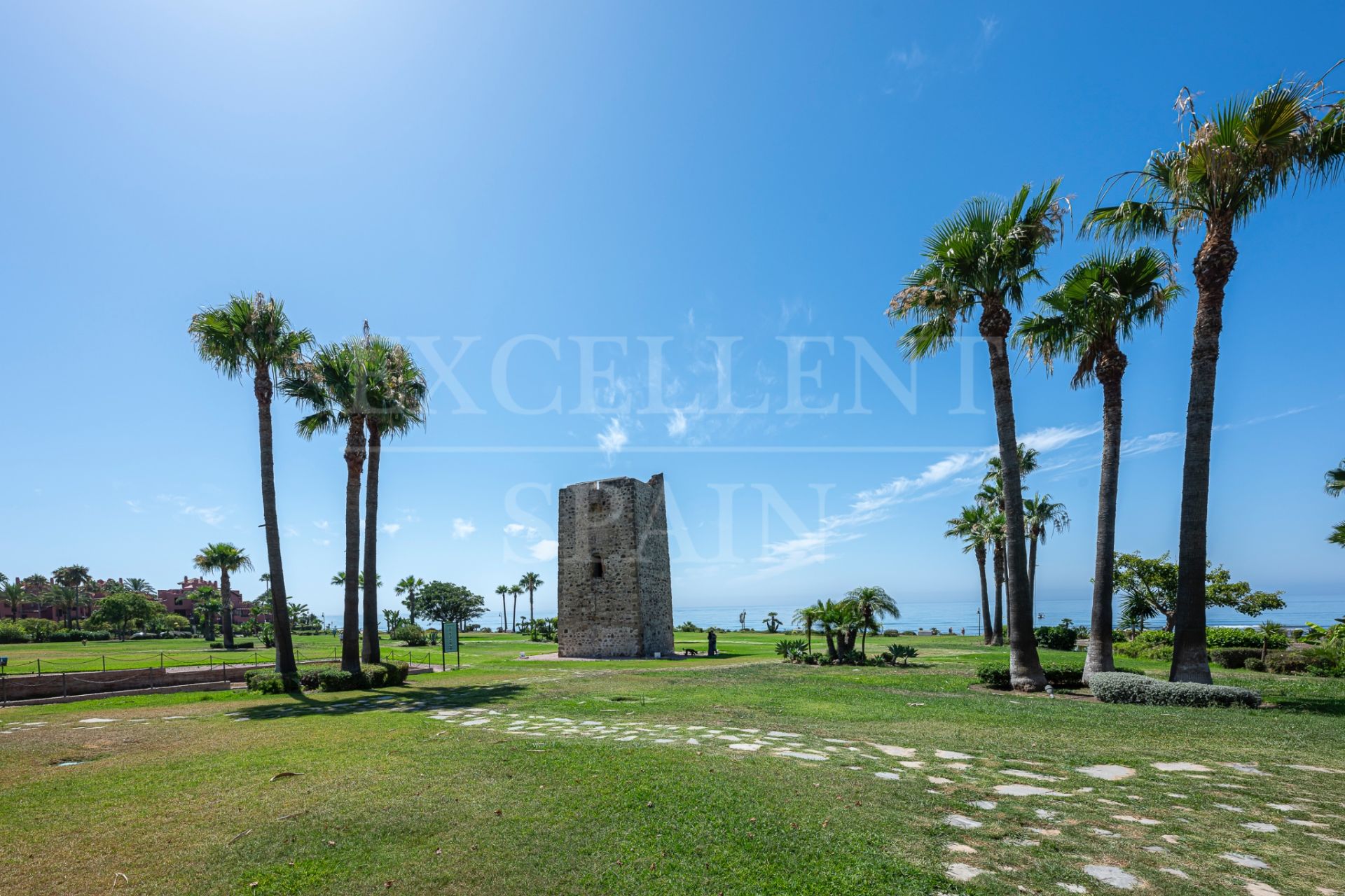 Ground Floor Apartment in Menara Beach, Estepona