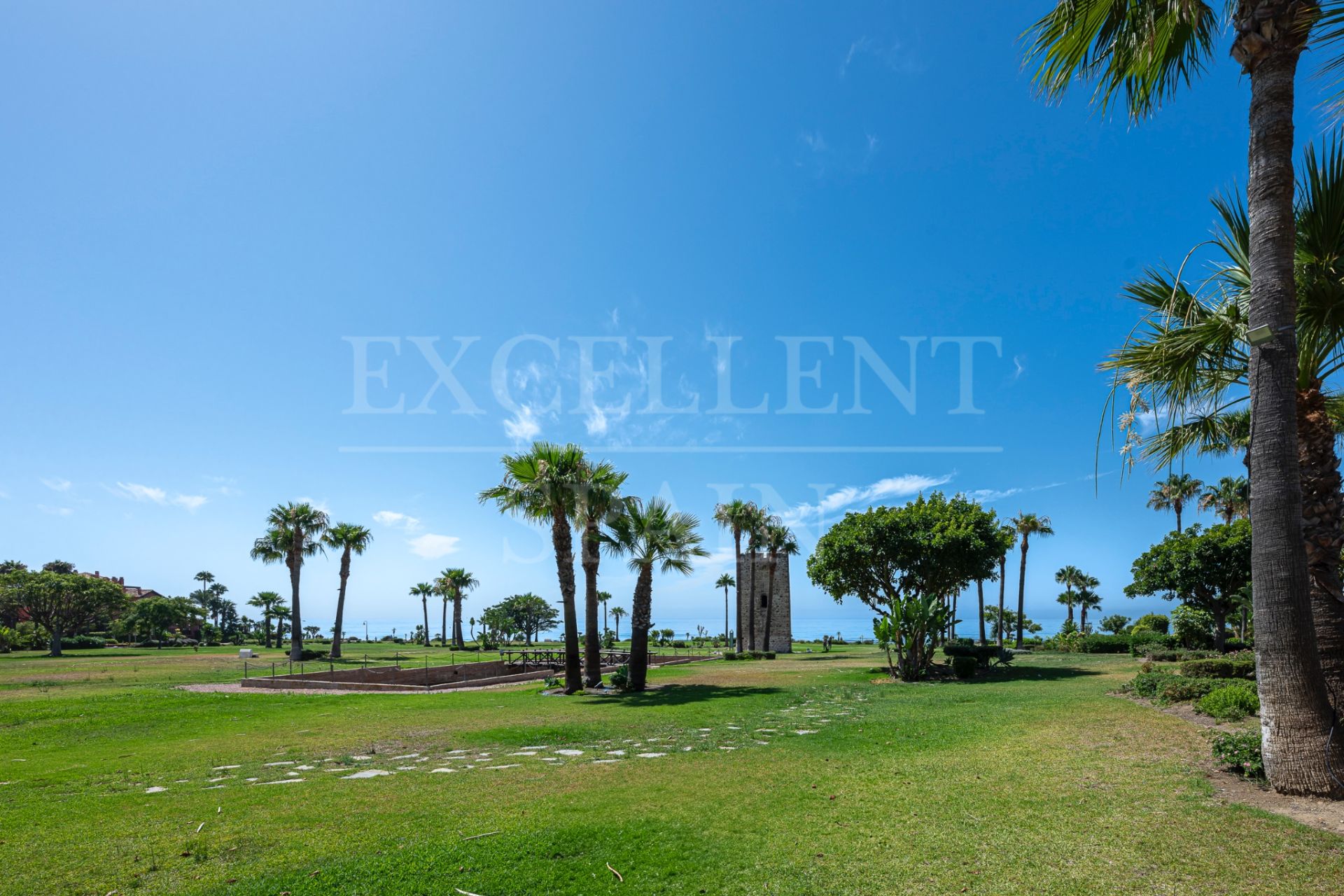 Ground Floor Apartment in Menara Beach, Estepona