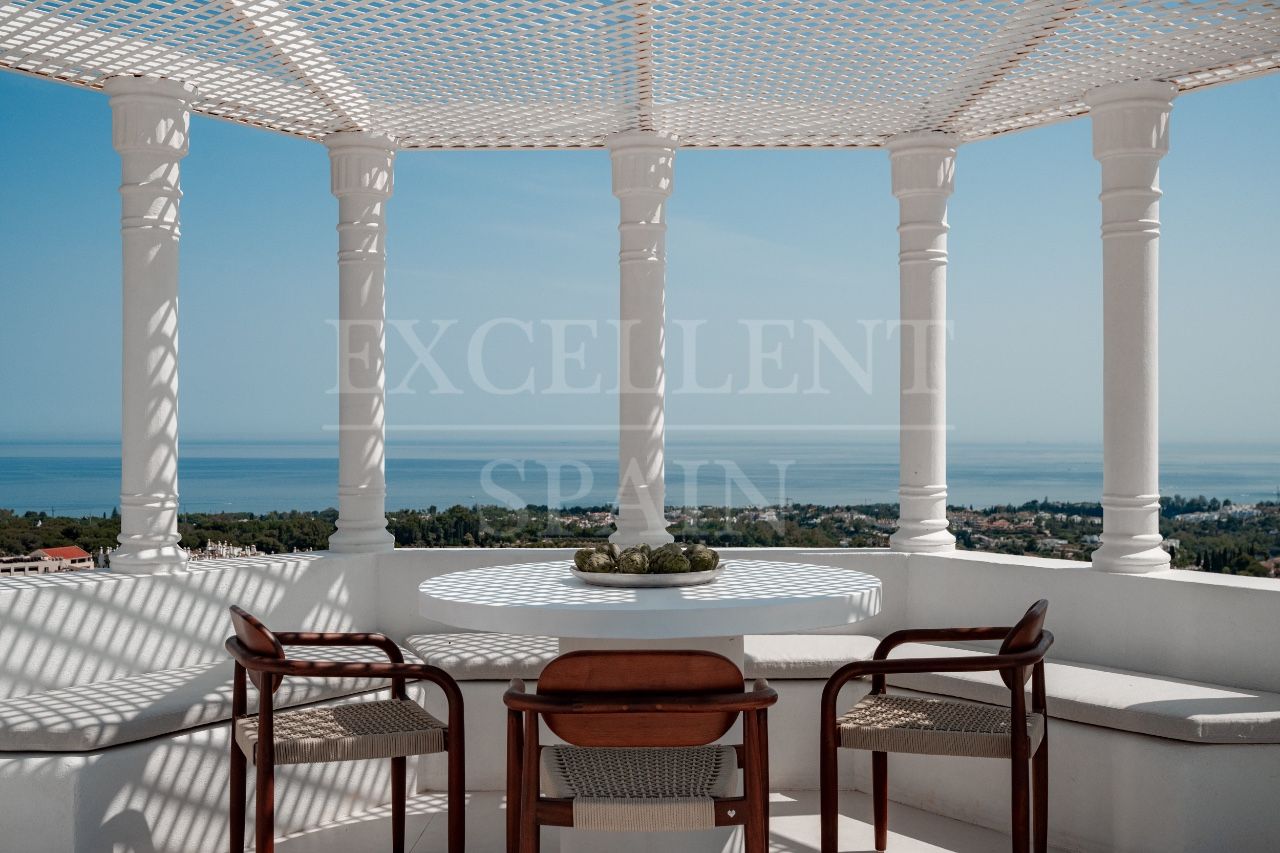 Gerenoveerd penthouse met 3 slaapkamers, eigen infinity-zwembad en panoramisch uitzicht op zee, Golden Mile, Marbella