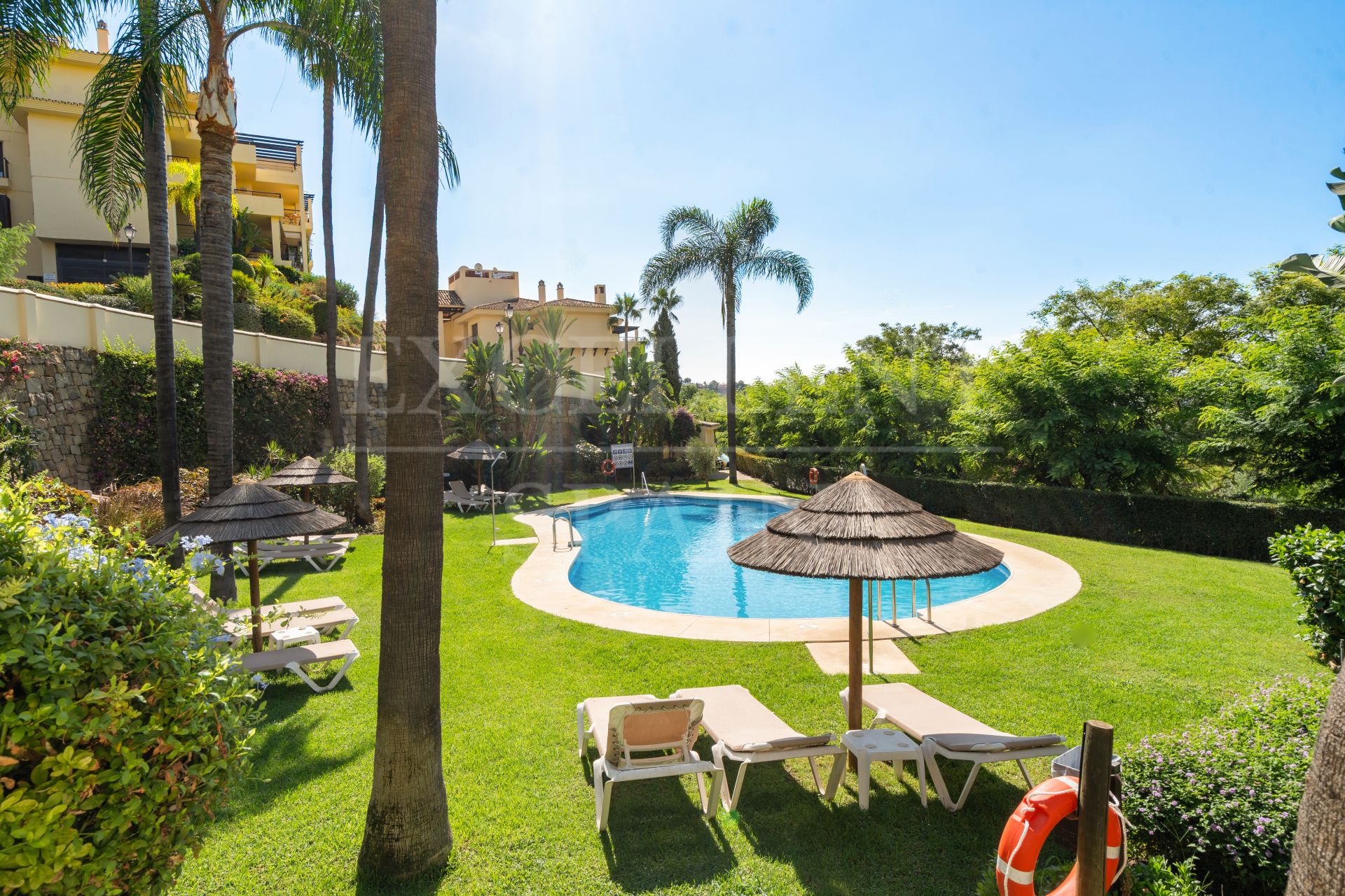 Appartement begane grond in Los Arqueros, Benahavis