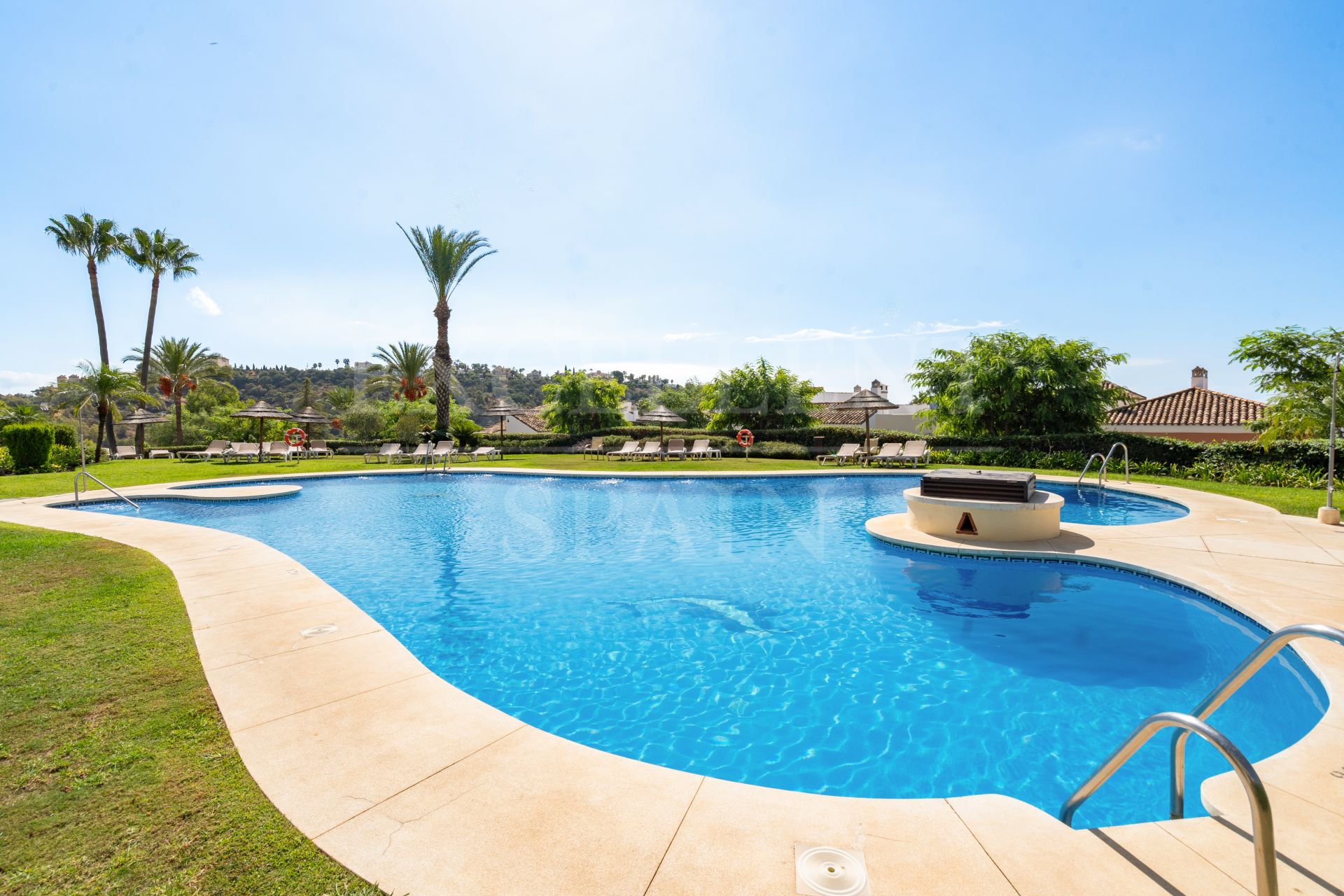 Appartement begane grond in Los Arqueros, Benahavis