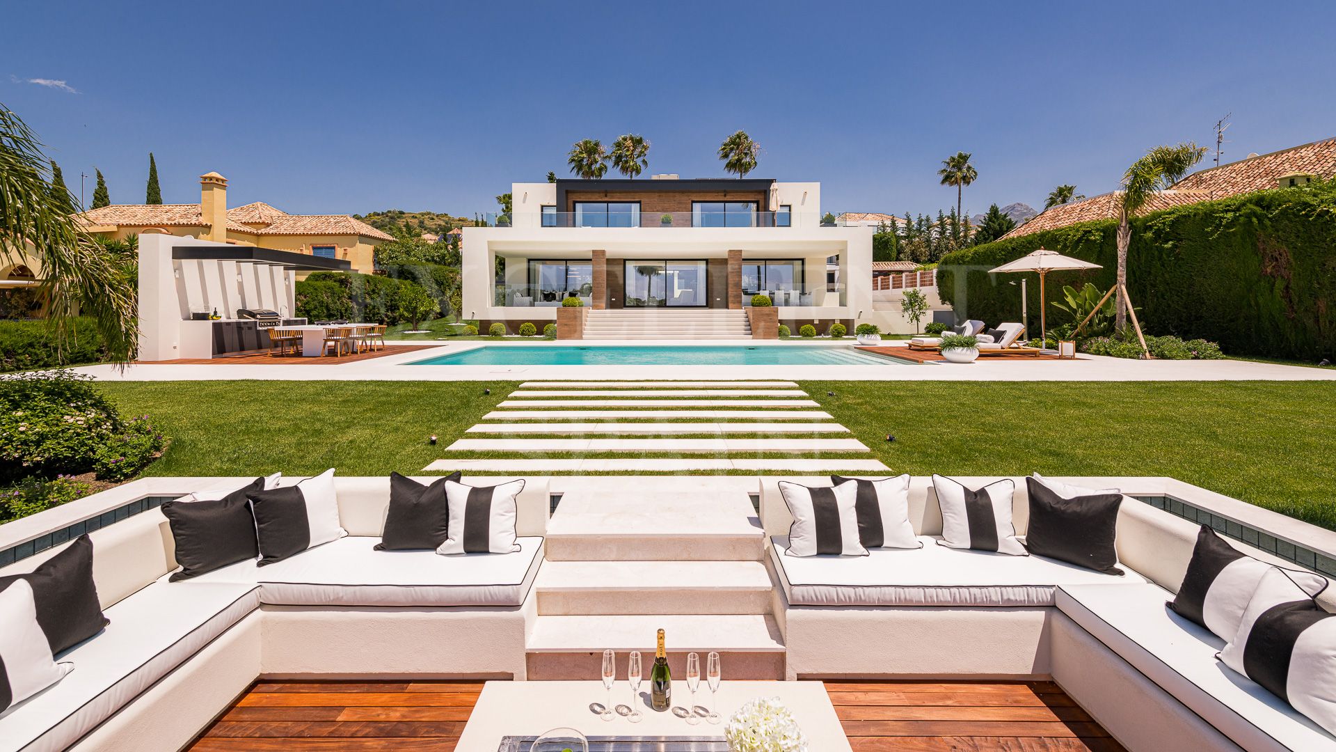 Villa in Los Naranjos Golf, Nueva Andalucia