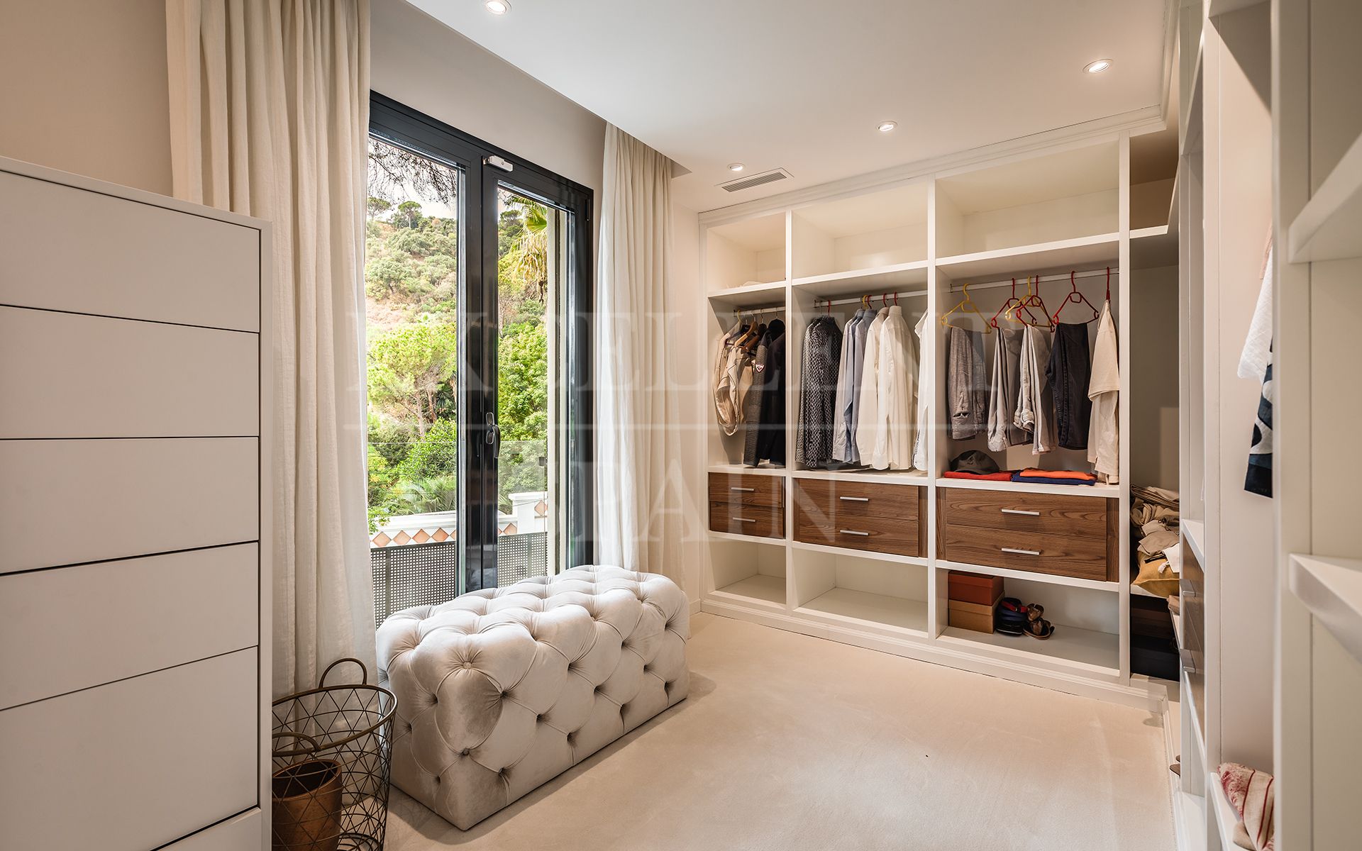 Villa in El Madroñal, Benahavis