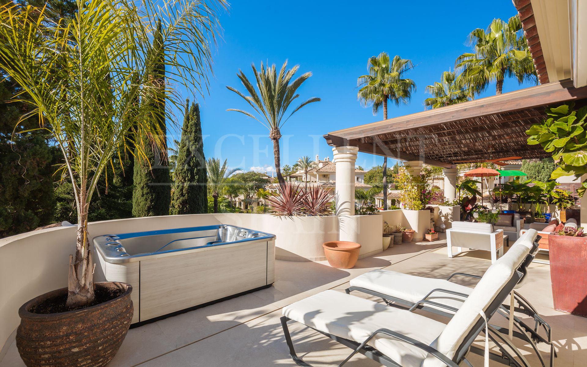 Duplex Penthouse in Las Alamandas, Nueva Andalucia