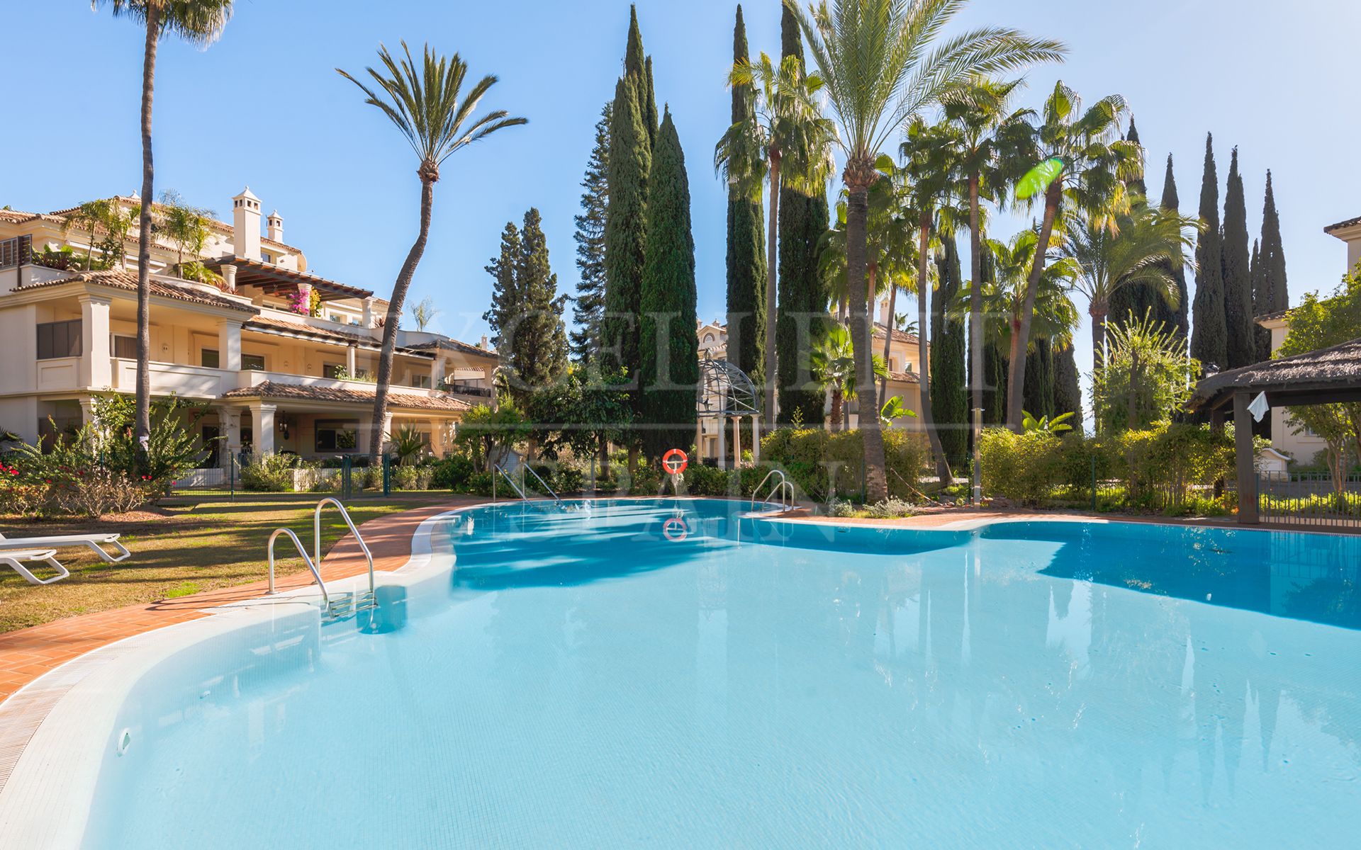 Duplex Penthouse in Las Alamandas, Nueva Andalucia