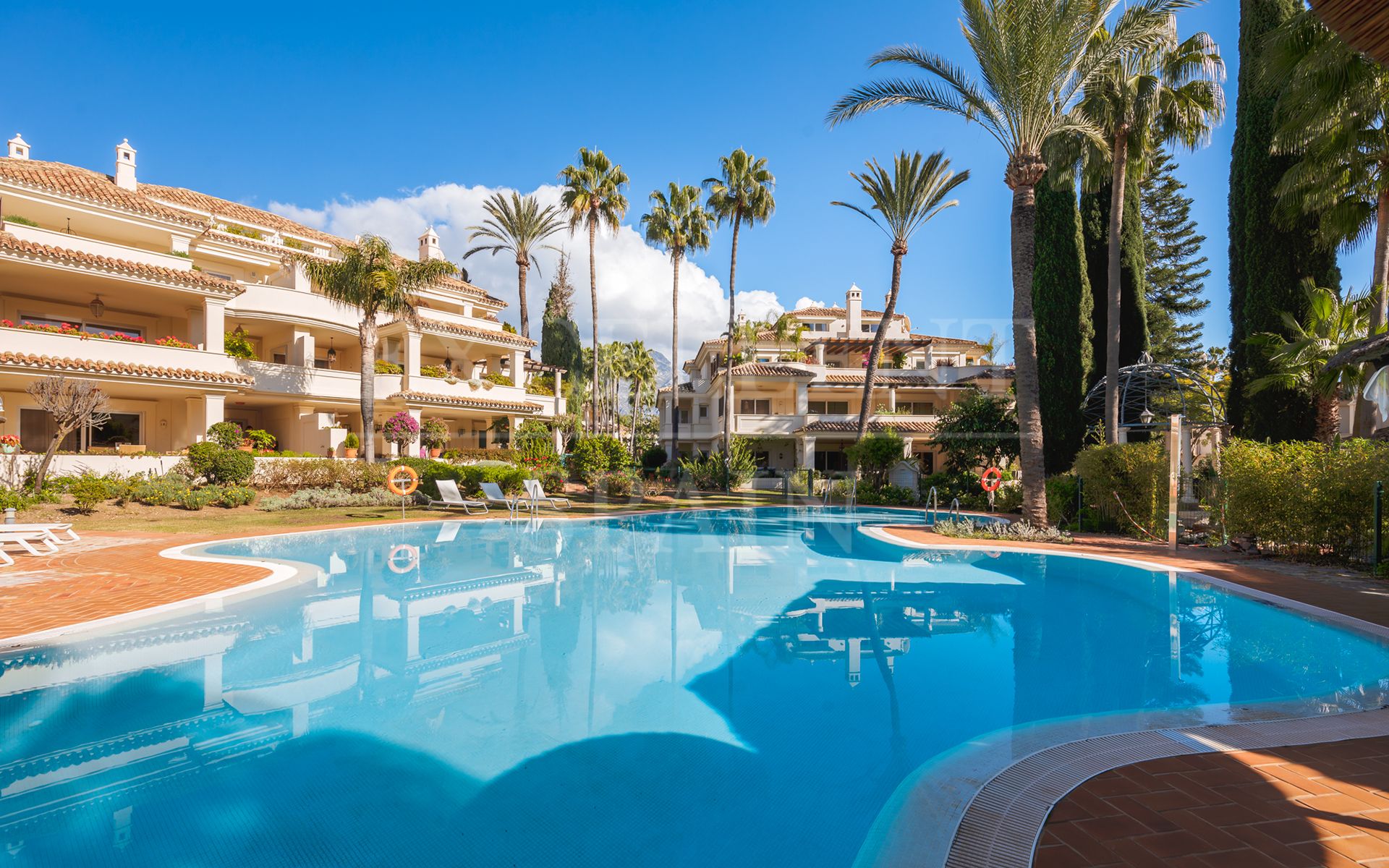 Duplex Penthouse in Las Alamandas, Nueva Andalucia