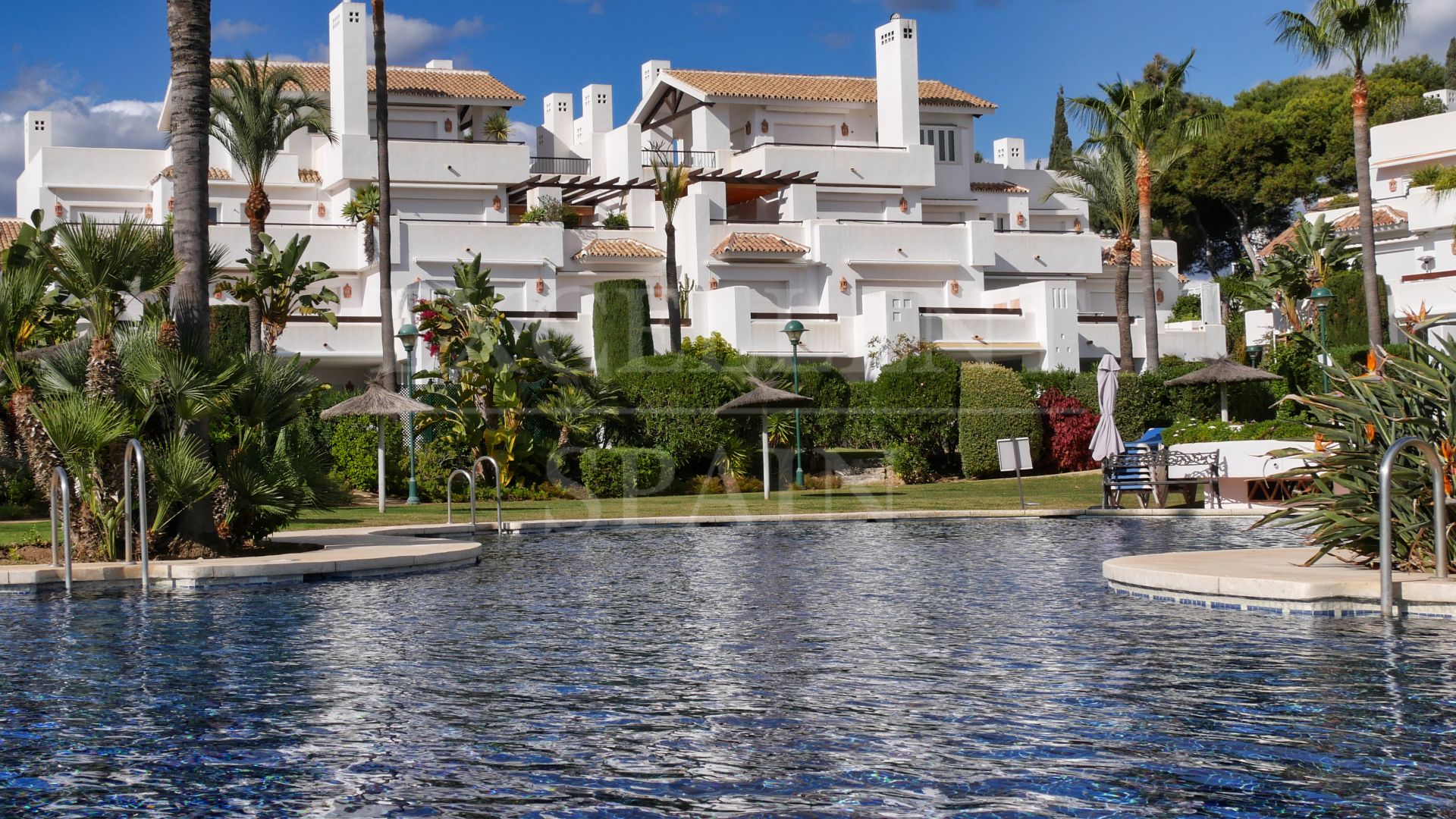 Los Monteros Palm Beach, Marbella Este, hermoso y espacioso apartamento en venta