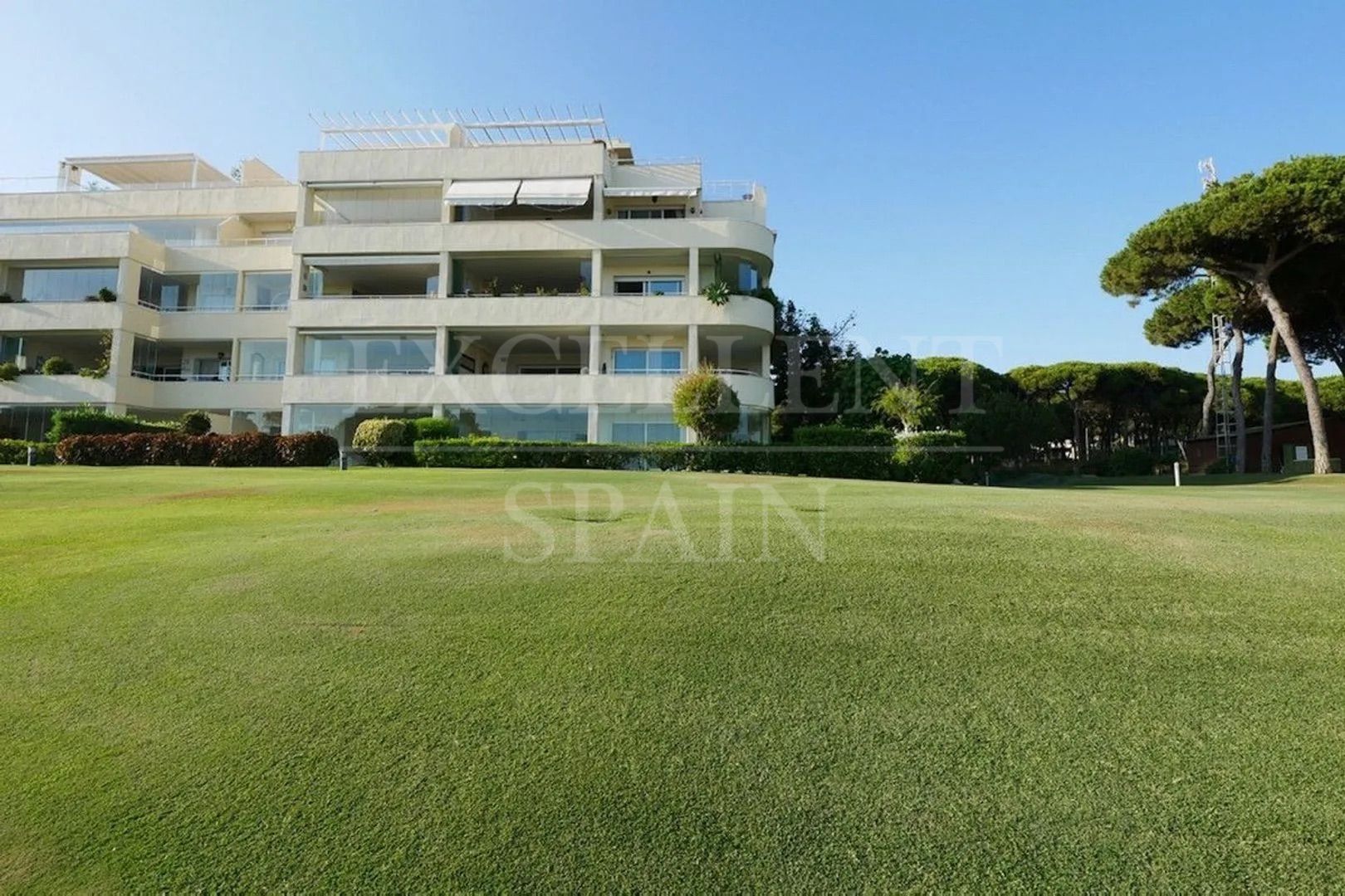 Erdgeschosswohnung in Los Granados de Cabopino, Marbella Ost