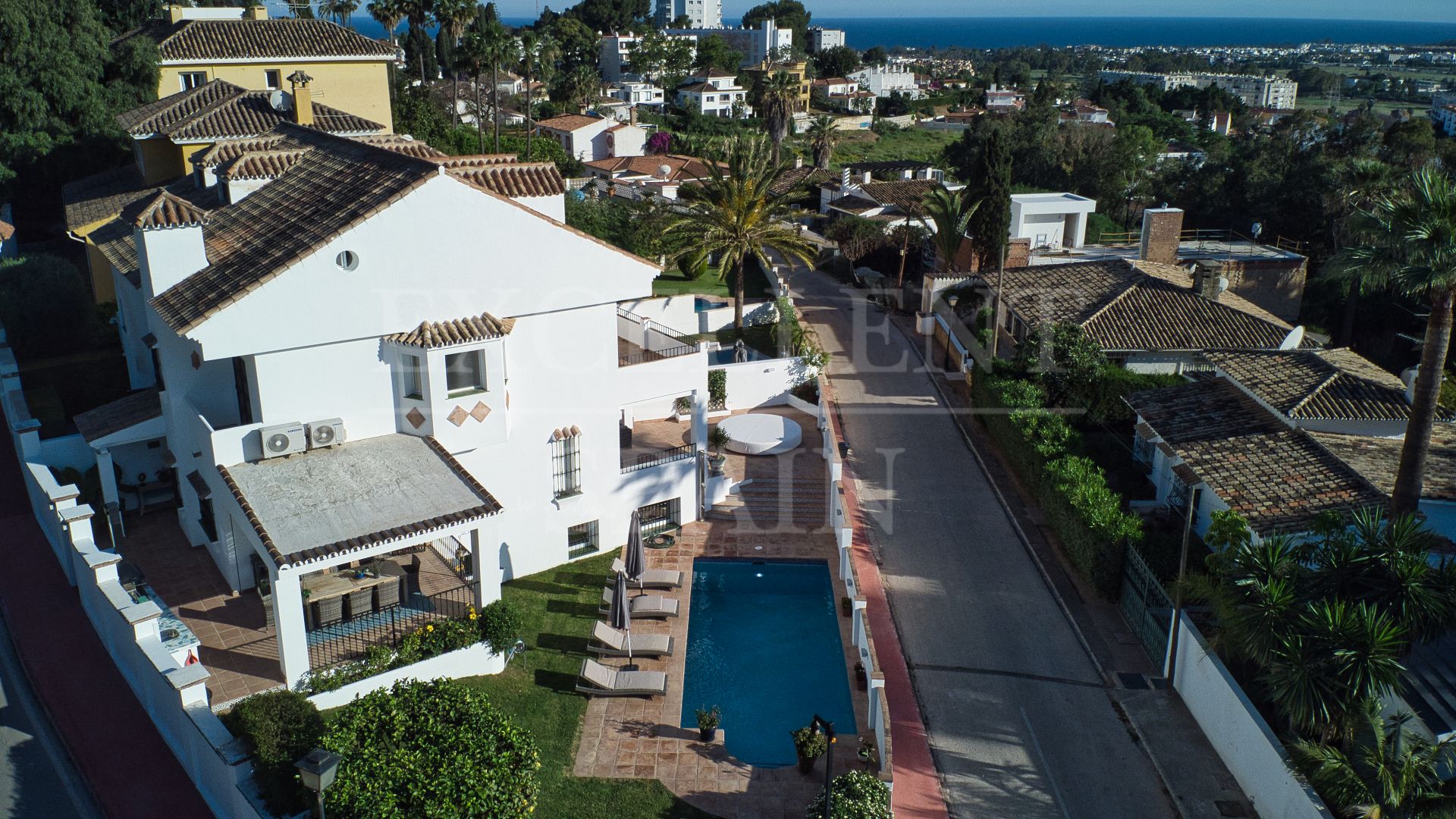 Half Vrijstaande Villa in Nueva Andalucia