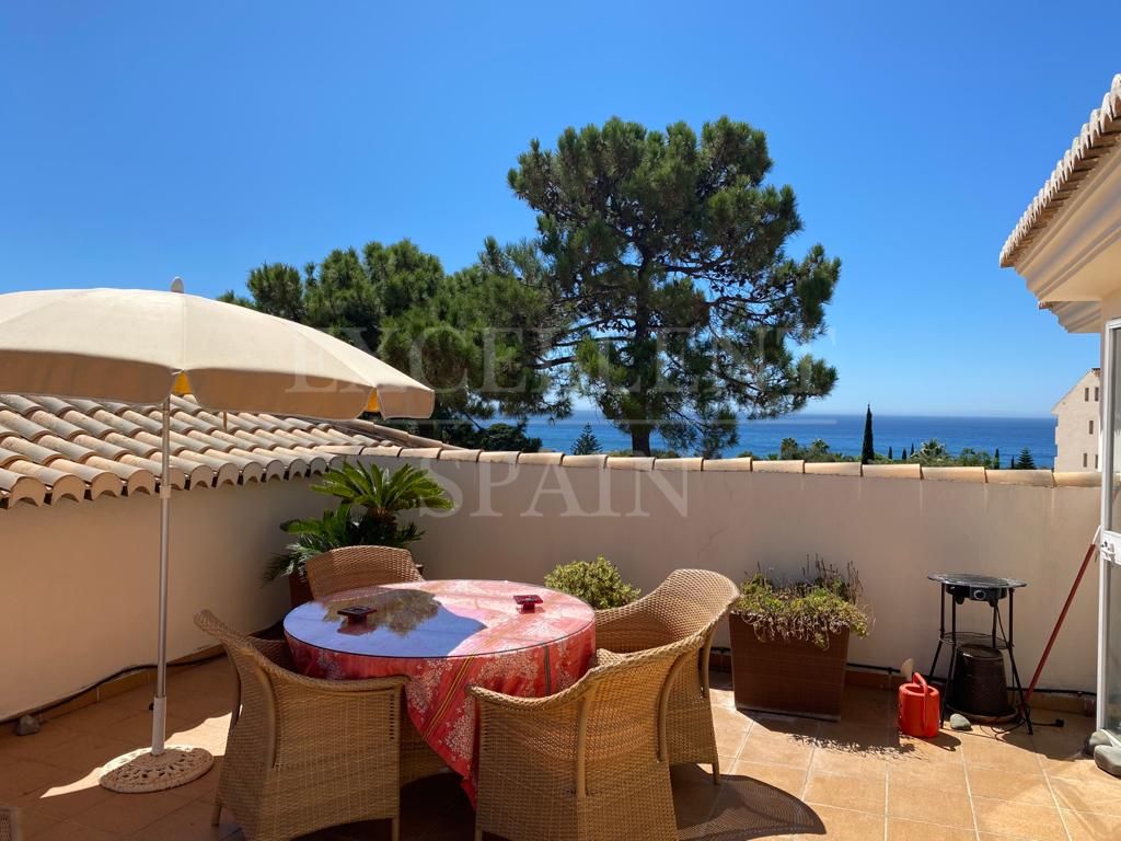 Marbesa, Marbella East, Penthouse am Strand mit Panoramablick auf das Meer zu verkaufen