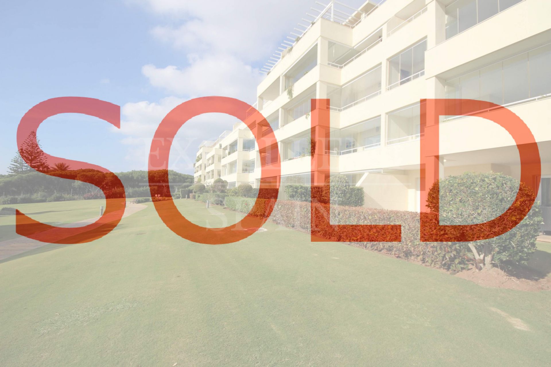 Los Granados de Cabopino, Marbella, first line beach apartment for sale
