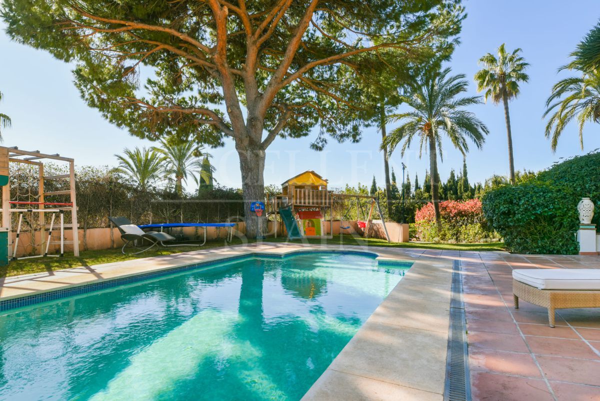 Villa in Rio Real, Marbella East