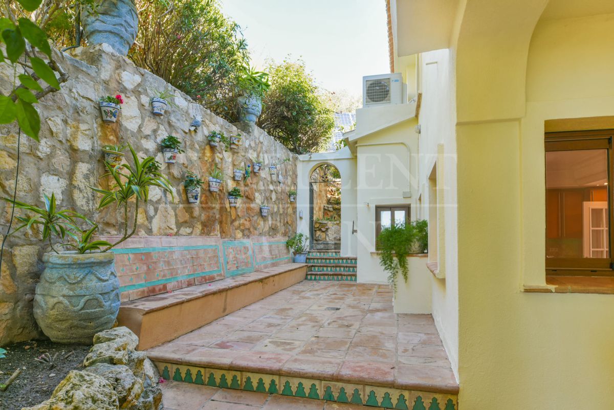 Villa in Rio Real, Marbella East