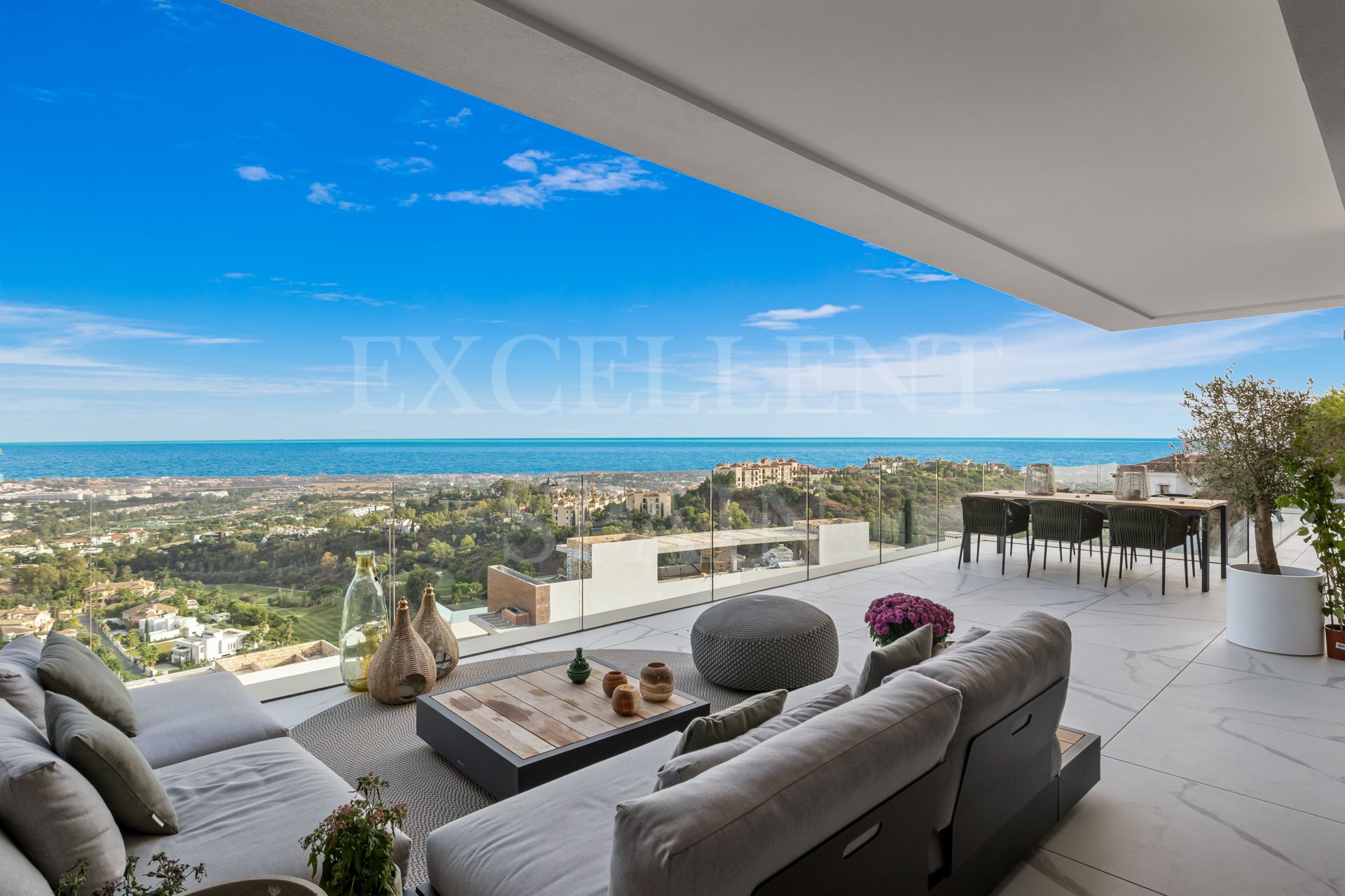BYU Hills, Benahavis, luxuriöse Wohnung mit Panoramablick auf das Meer zu verkaufen