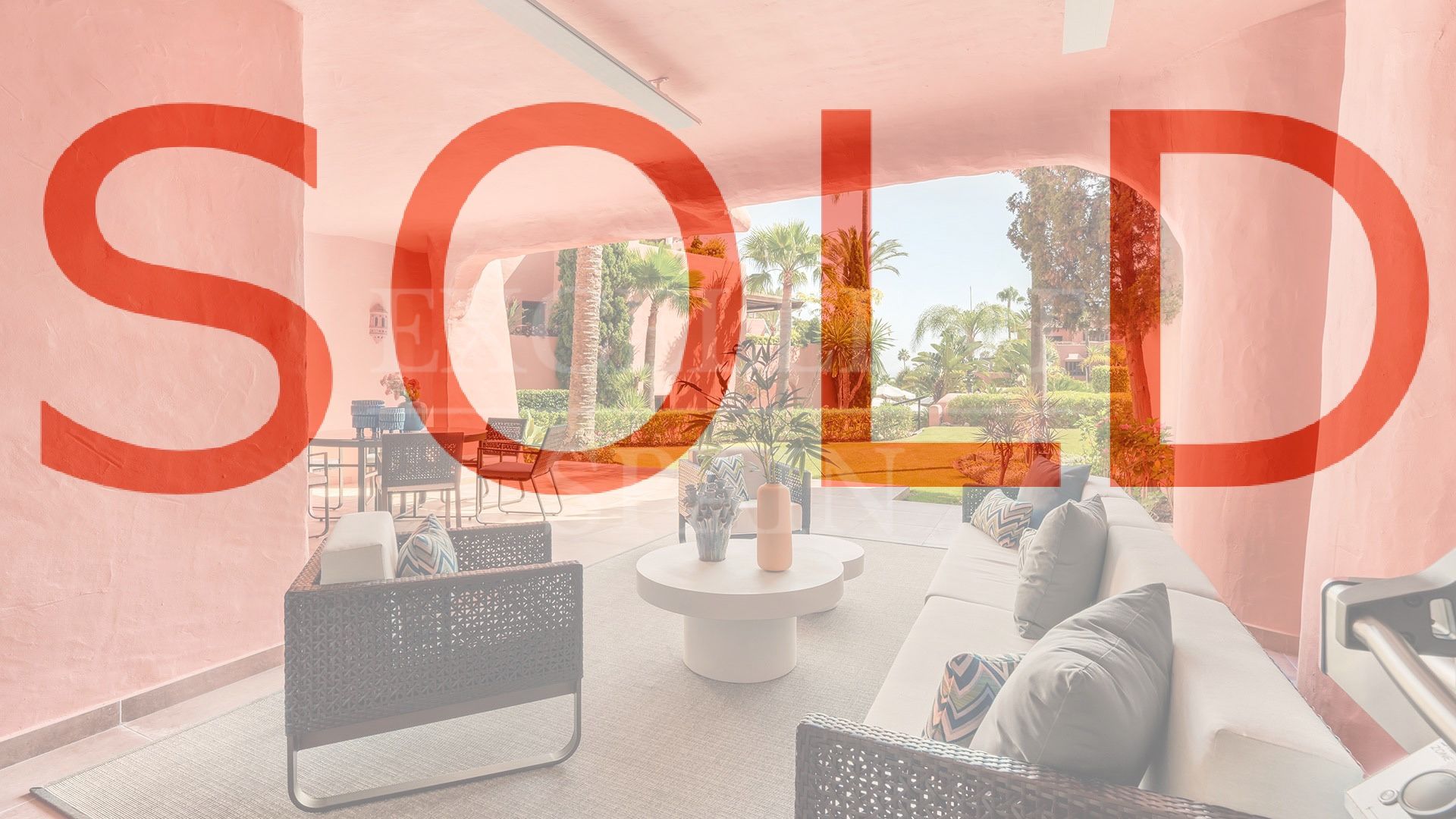 Volledig gerenoveerd in een moderne stijl begane grond appartement in Torre Bermeja, Estepona