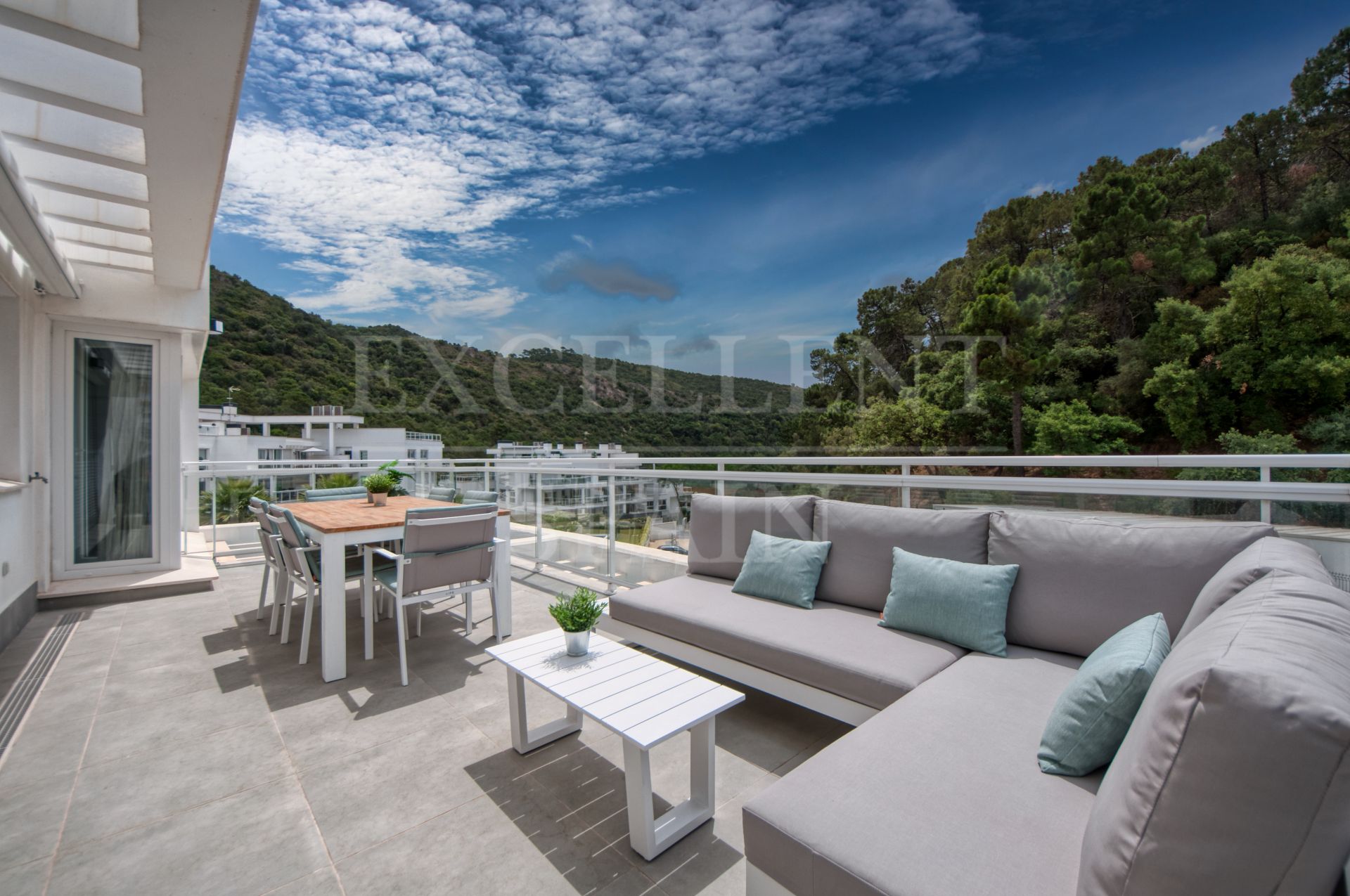 Penthouse for sale in Riverside, Benahavis