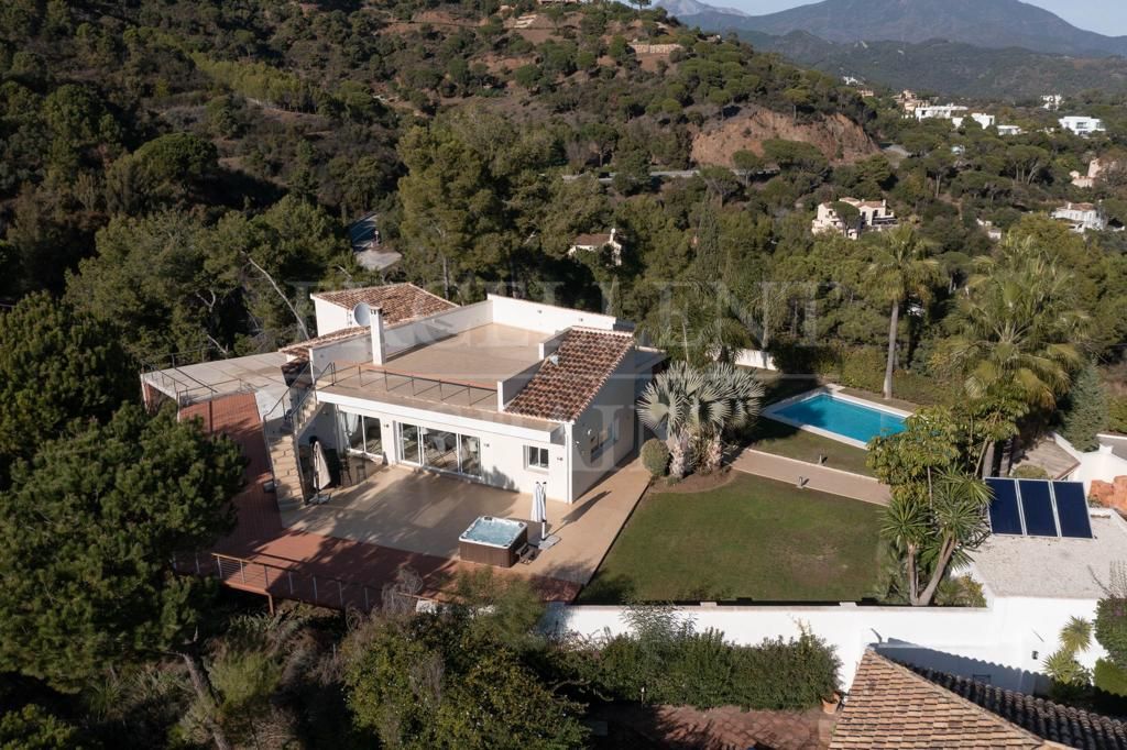 El Madroñal, Benahavis, villa reformada en venta