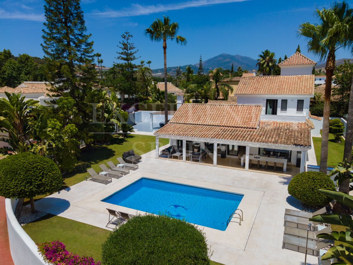 Villa in Parcelas del Golf, Nueva Andalucia