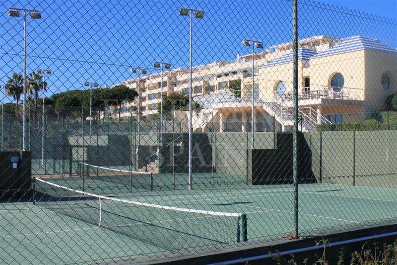 Apartment in Los Granados de Cabopino, Marbella East